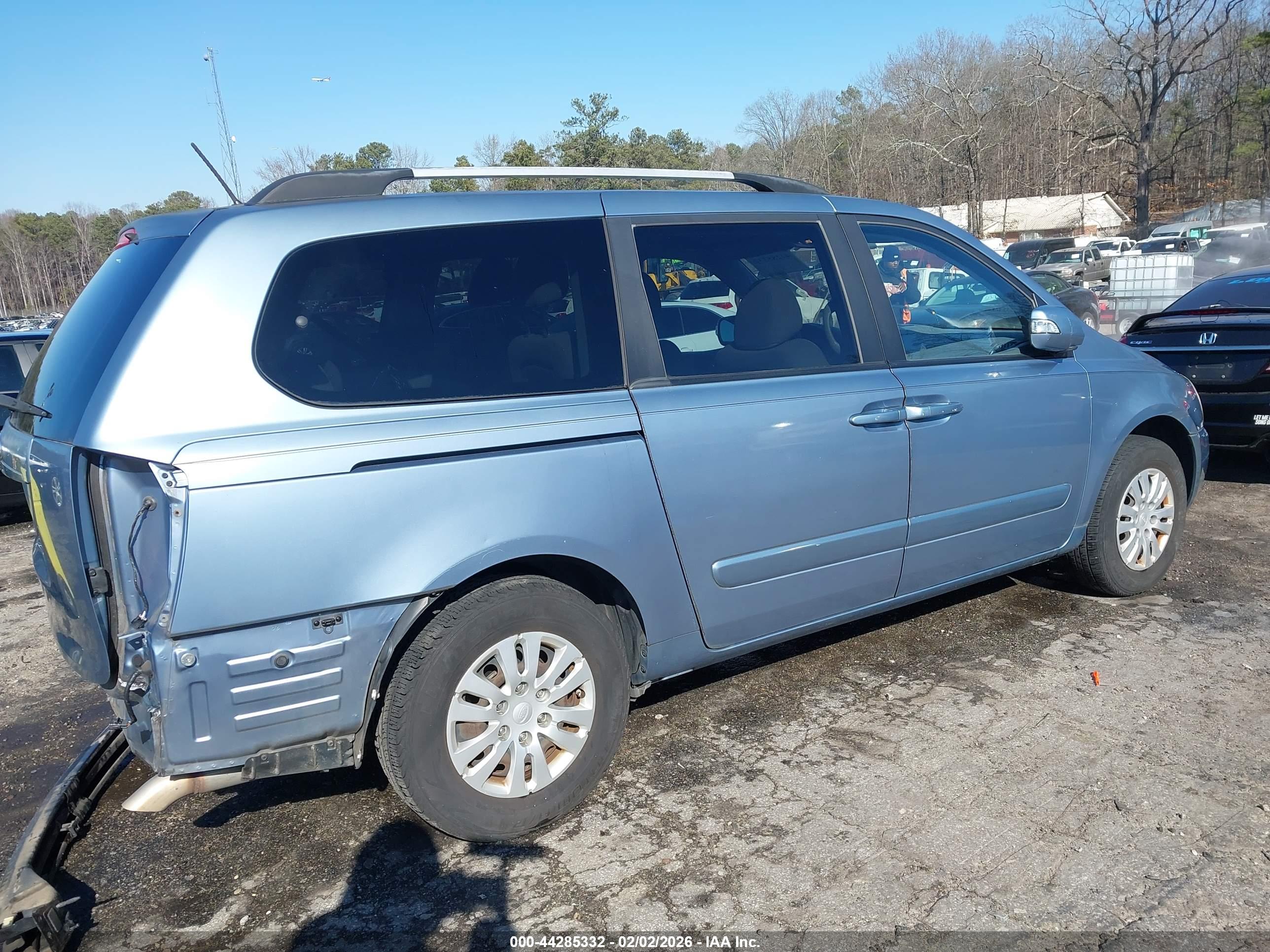 KIA SEDONA image 4