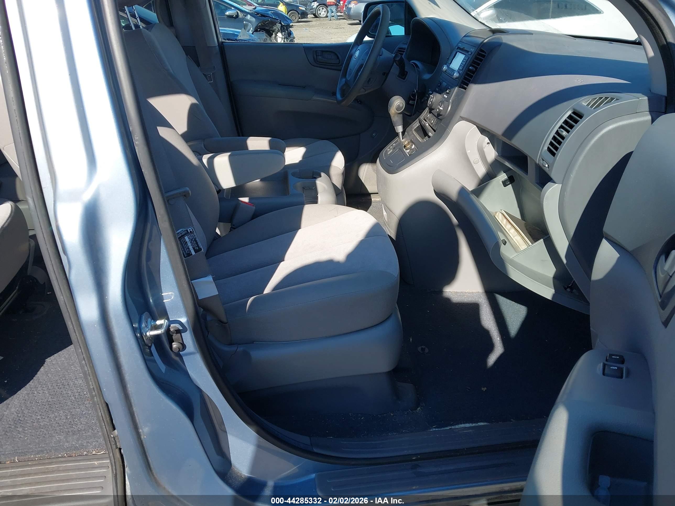KIA SEDONA image 5