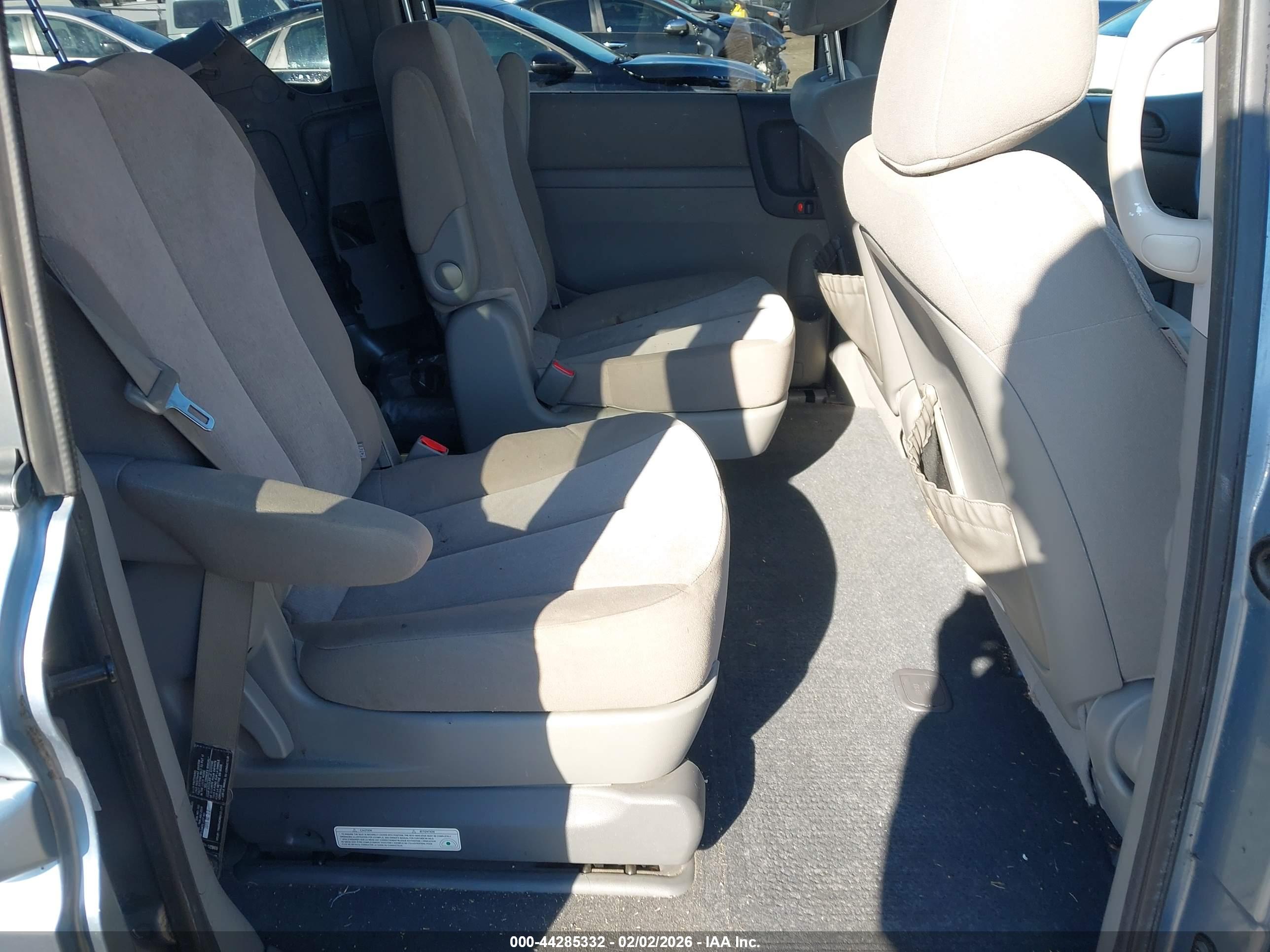 KIA SEDONA image 8