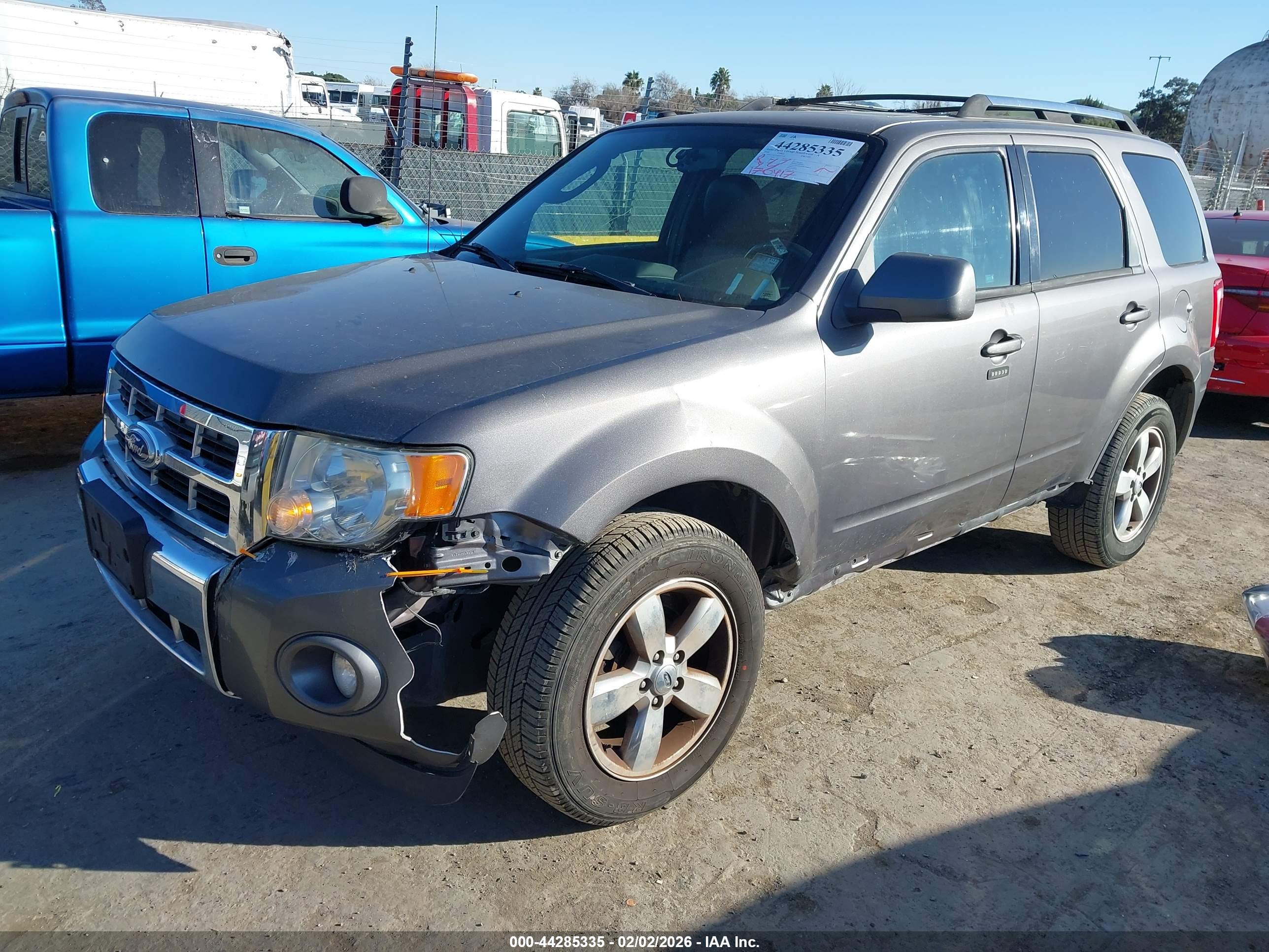 FORD ESCAPE image 2
