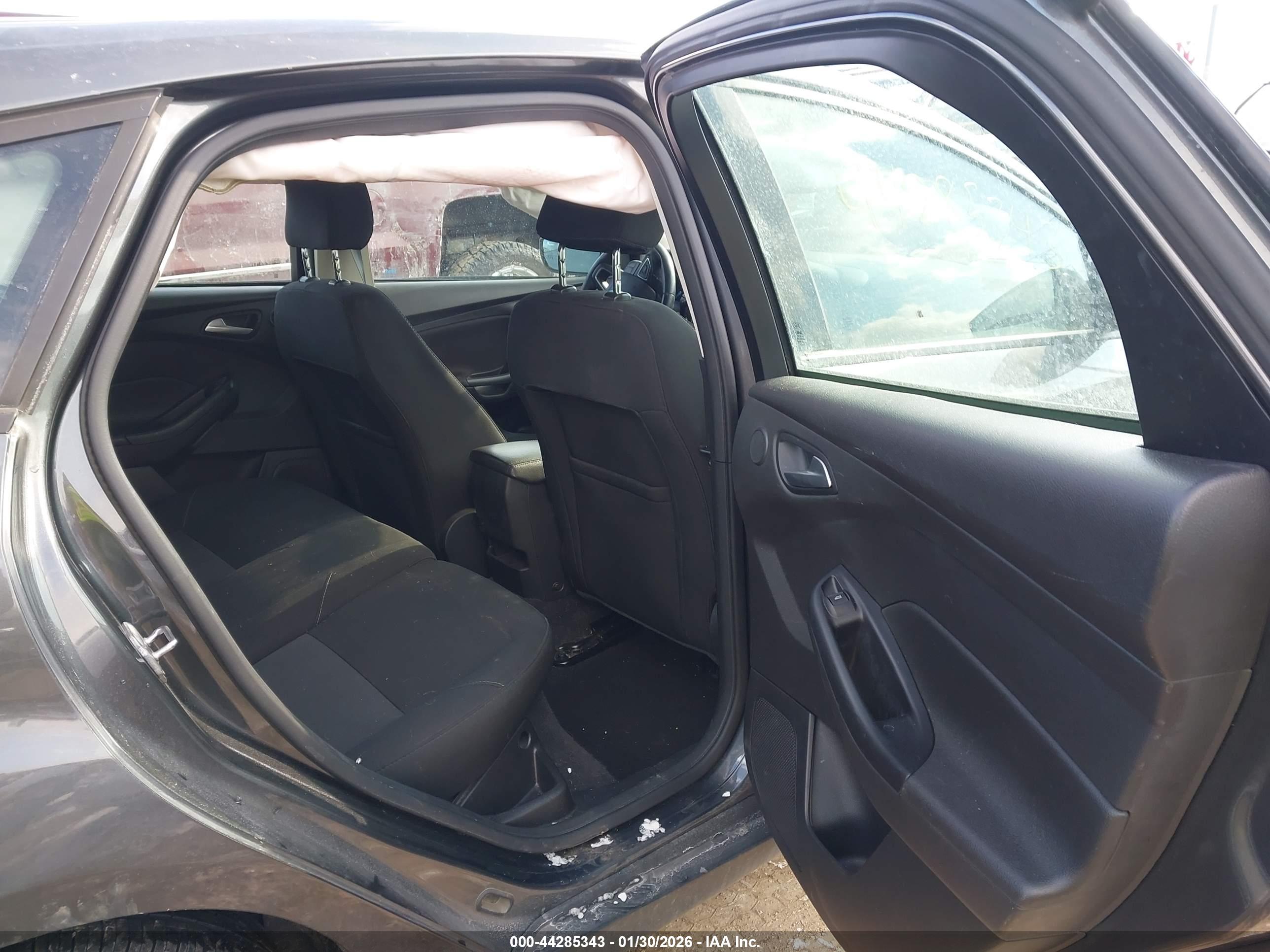 FORD FOCUS image 8