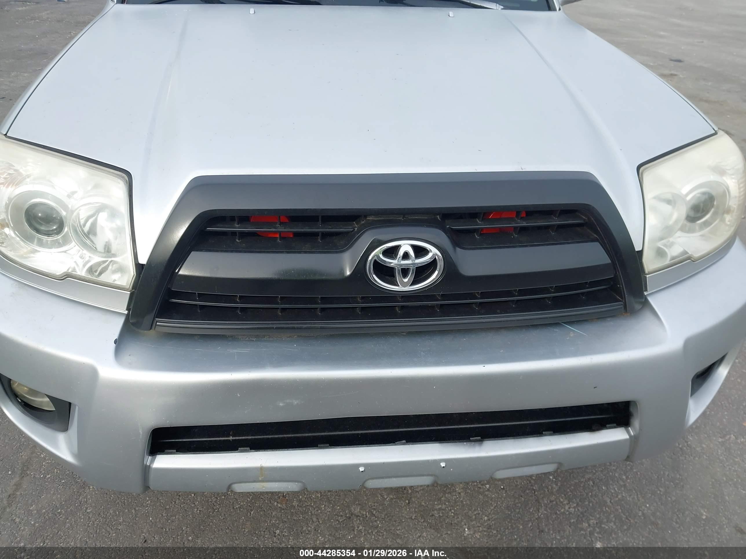 TOYOTA 4RUNNER image 6