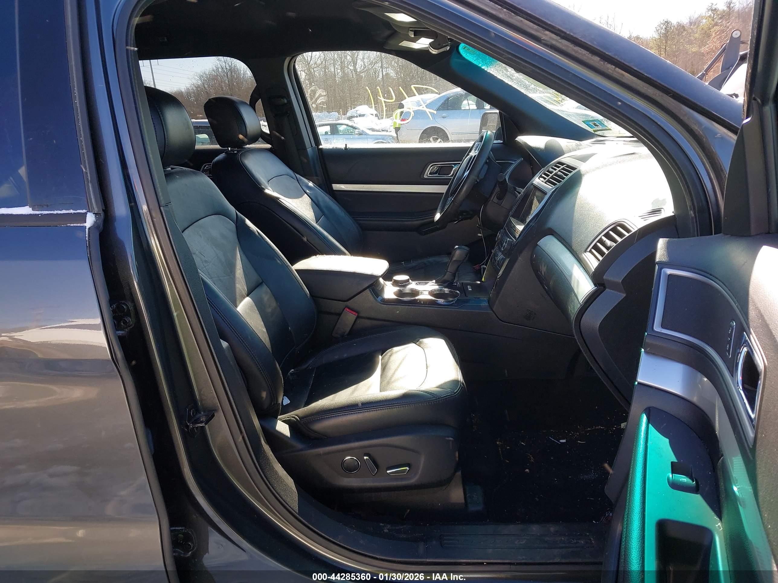 FORD EXPLORER image 5