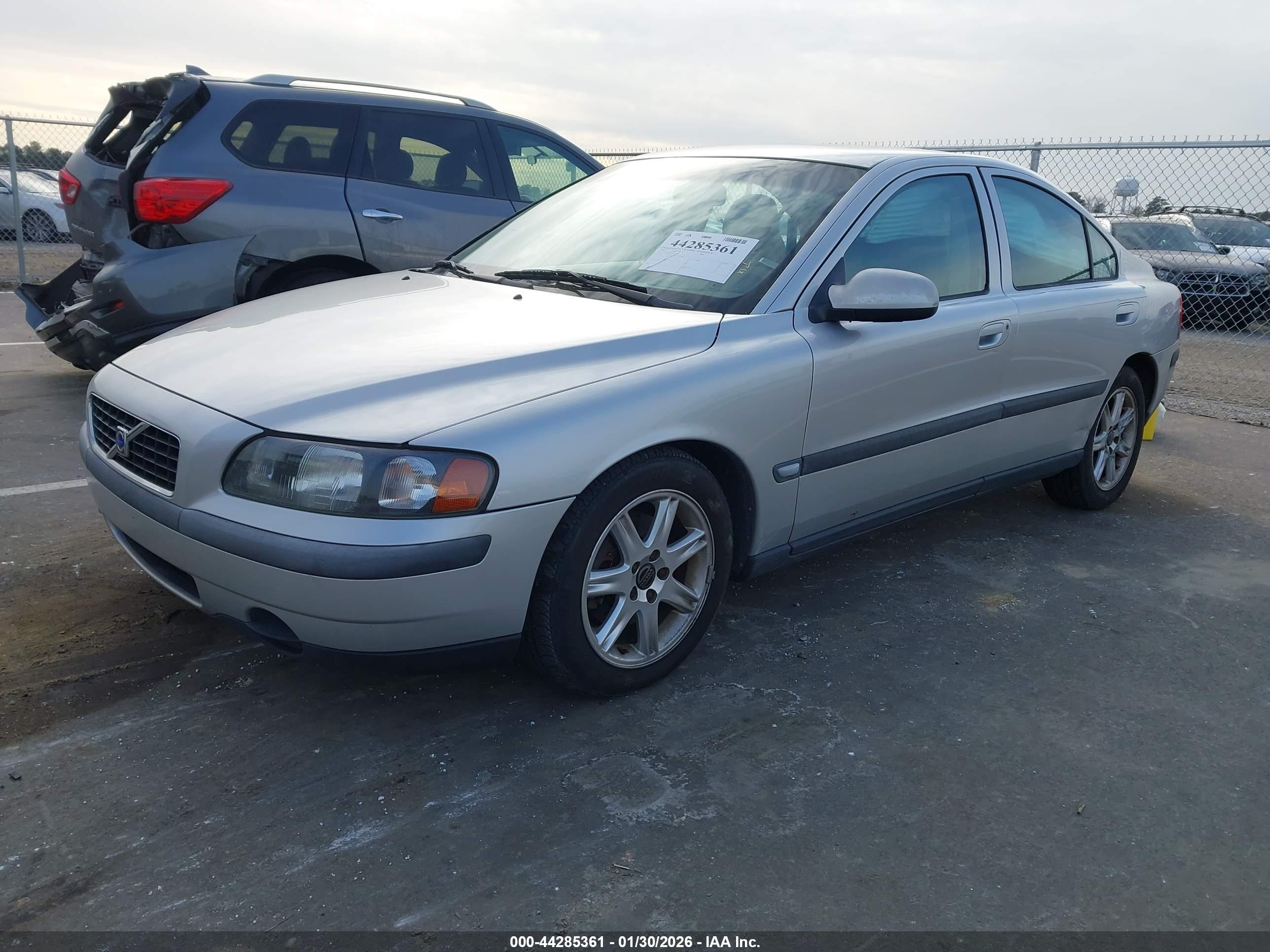 VOLVO S60 image 2