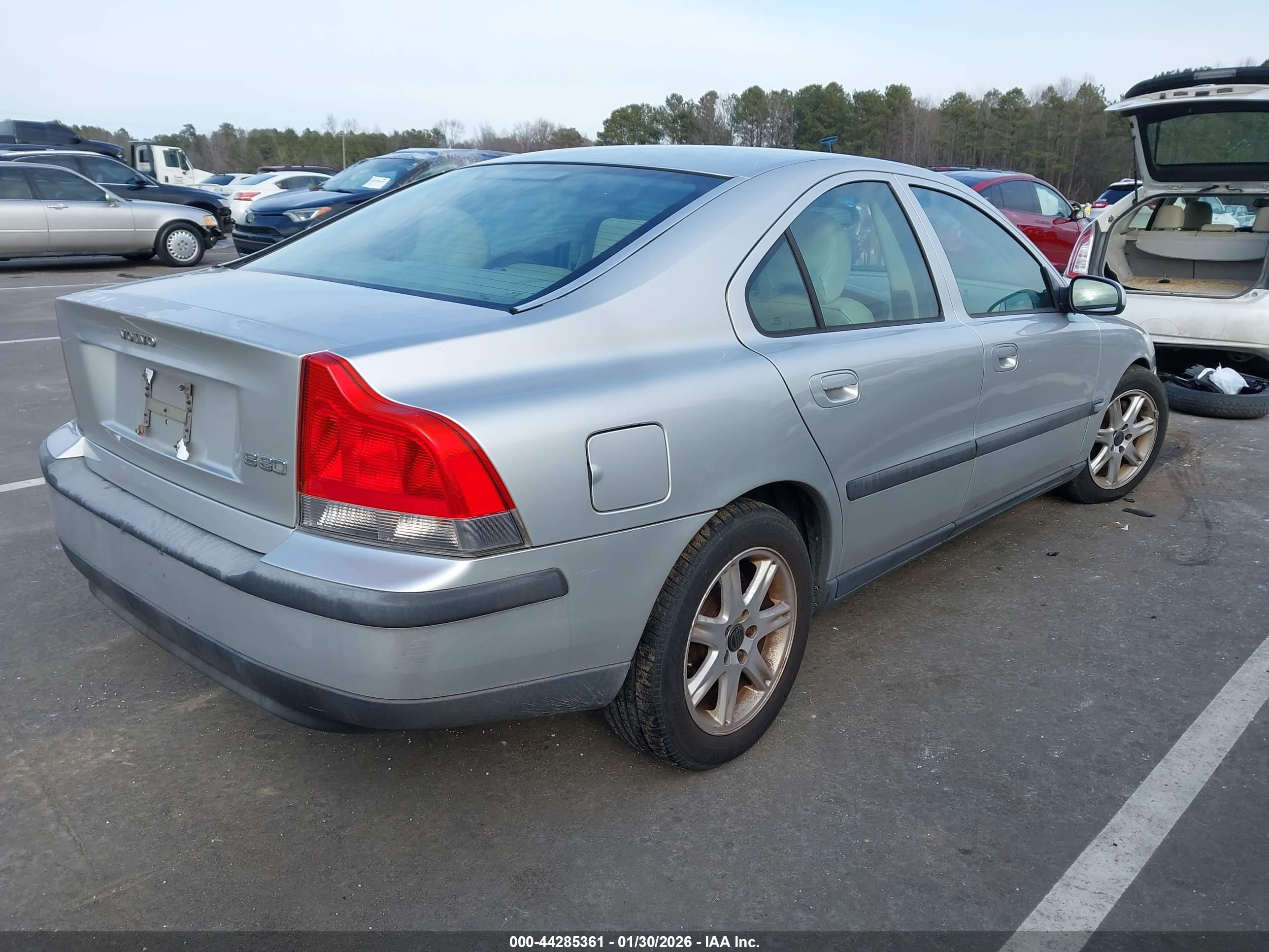 VOLVO S60 image 4