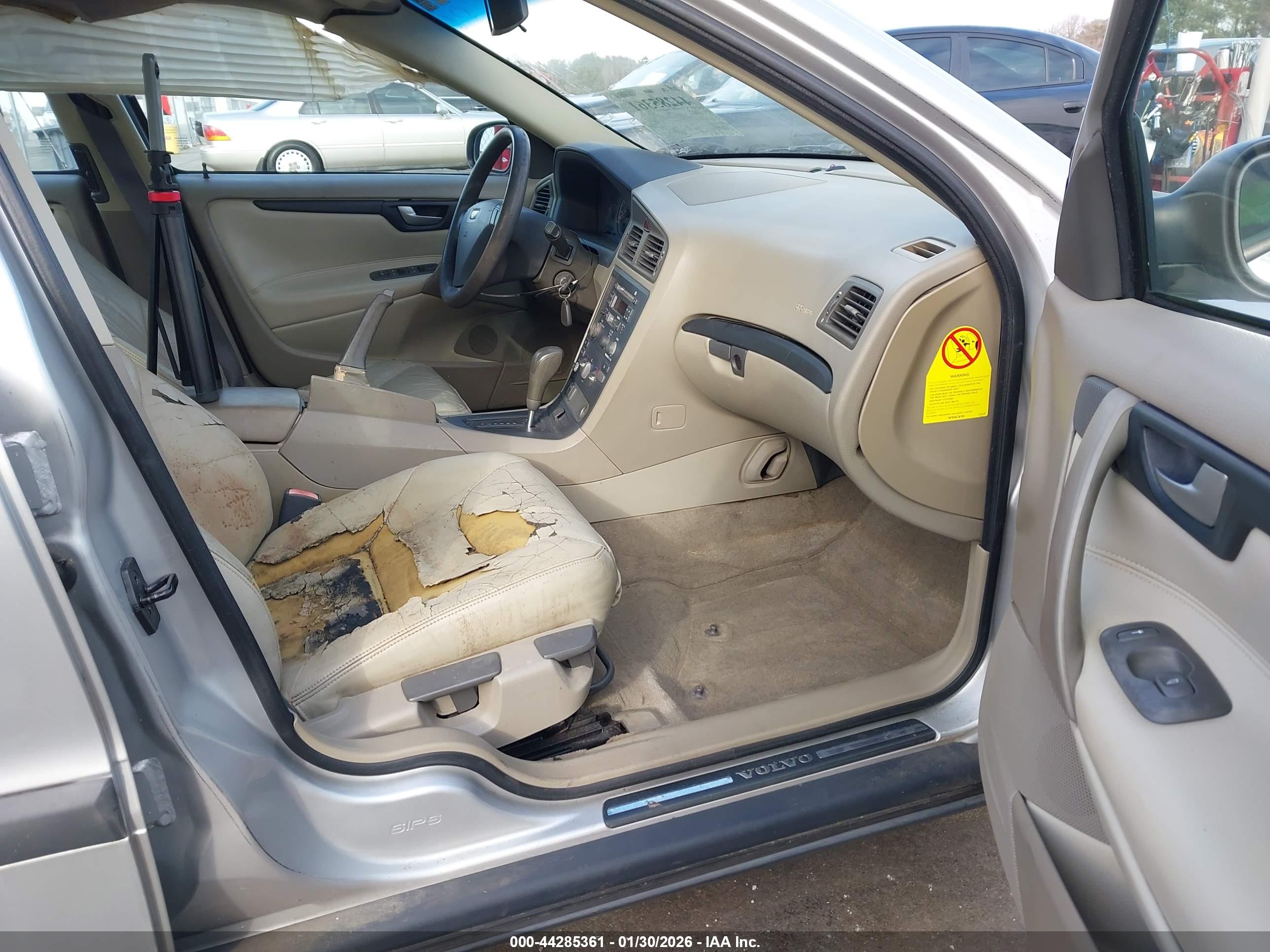 VOLVO S60 image 5