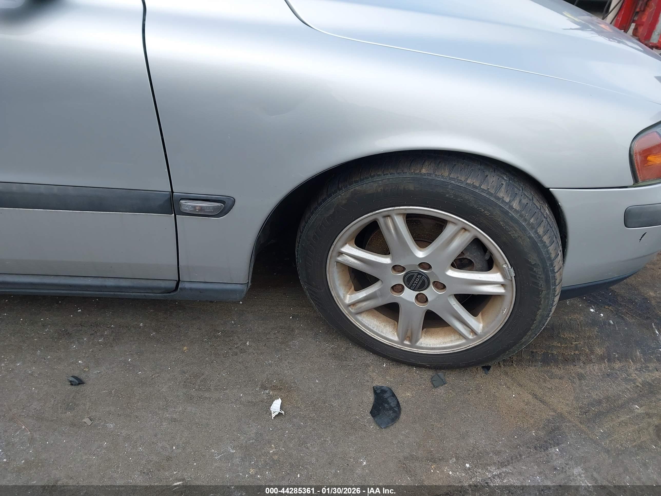 VOLVO S60 image 6