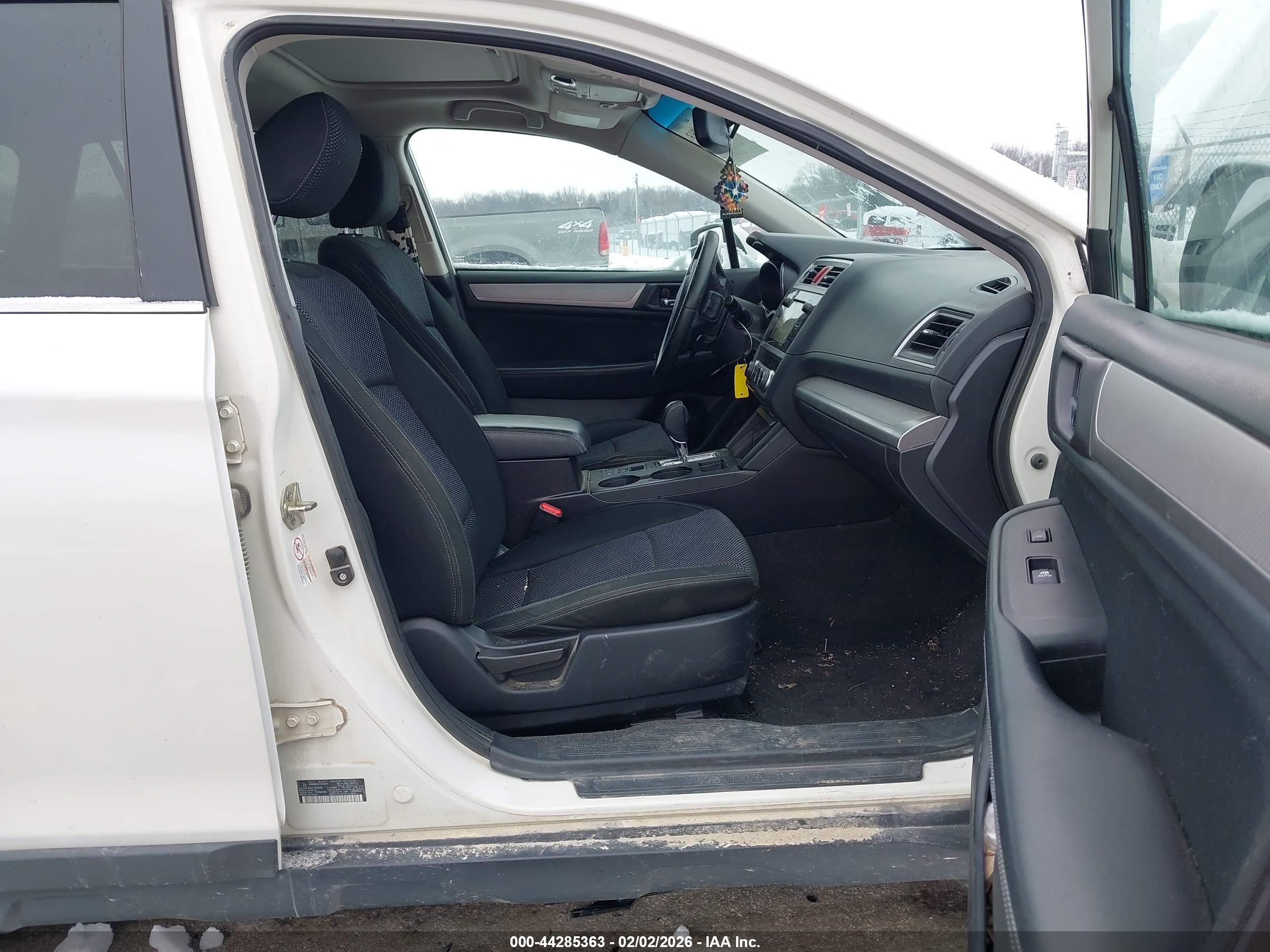 SUBARU OUTBACK image 5
