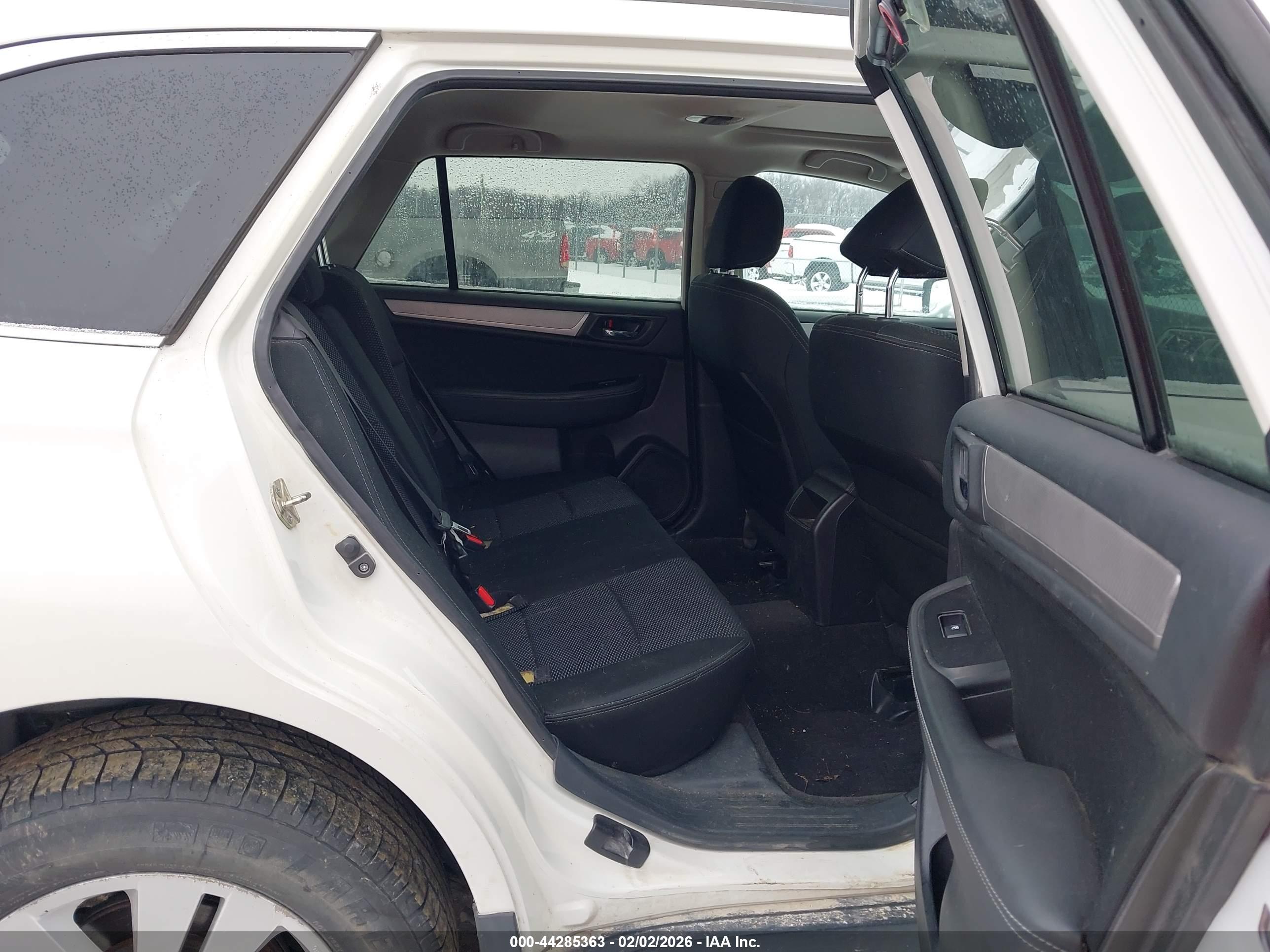 SUBARU OUTBACK image 8
