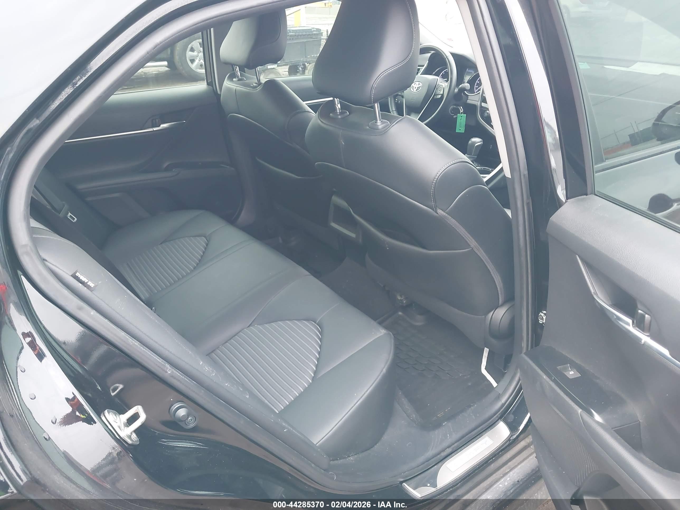 TOYOTA CAMRY image 8