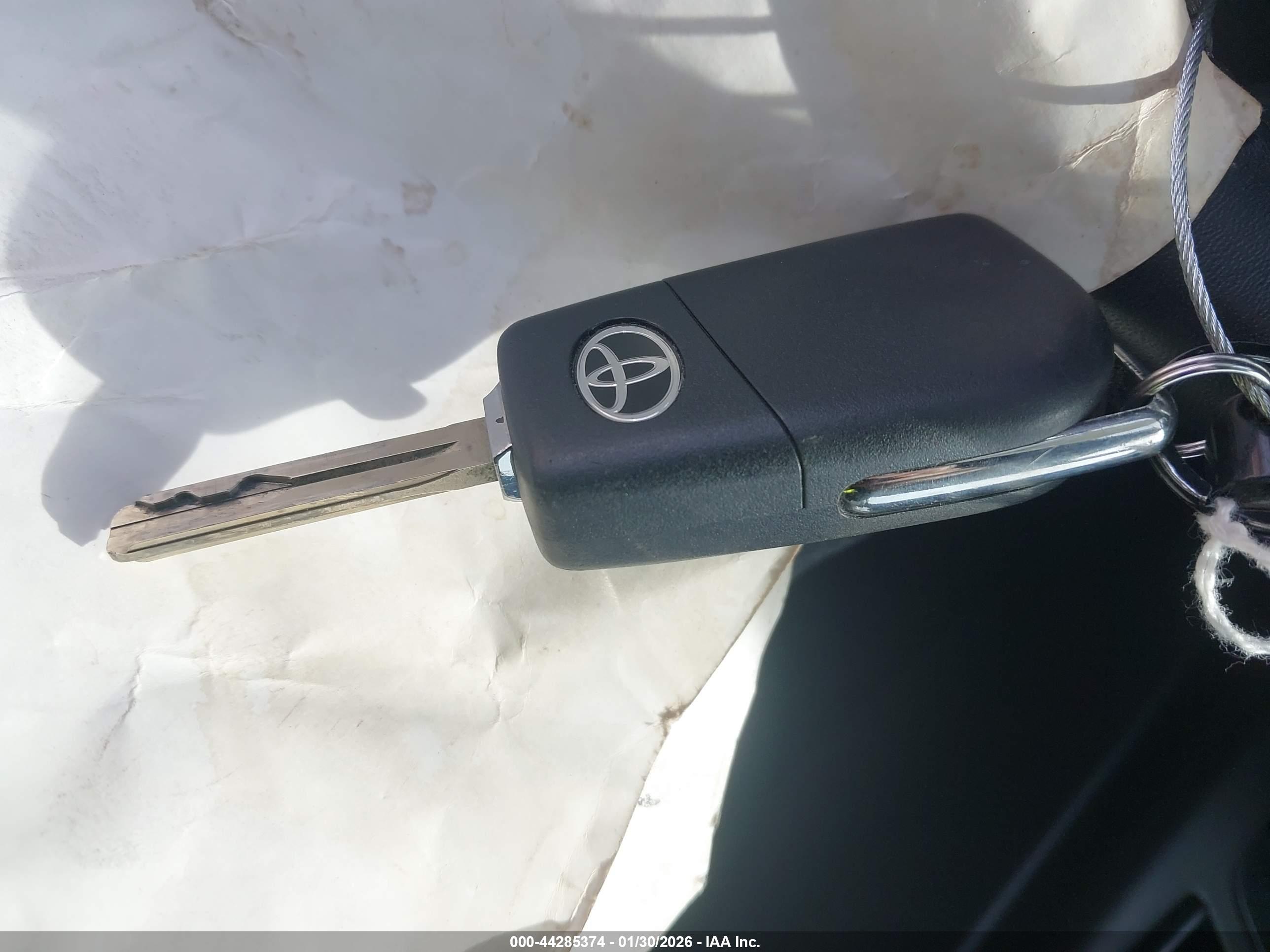 TOYOTA CAMRY image 11