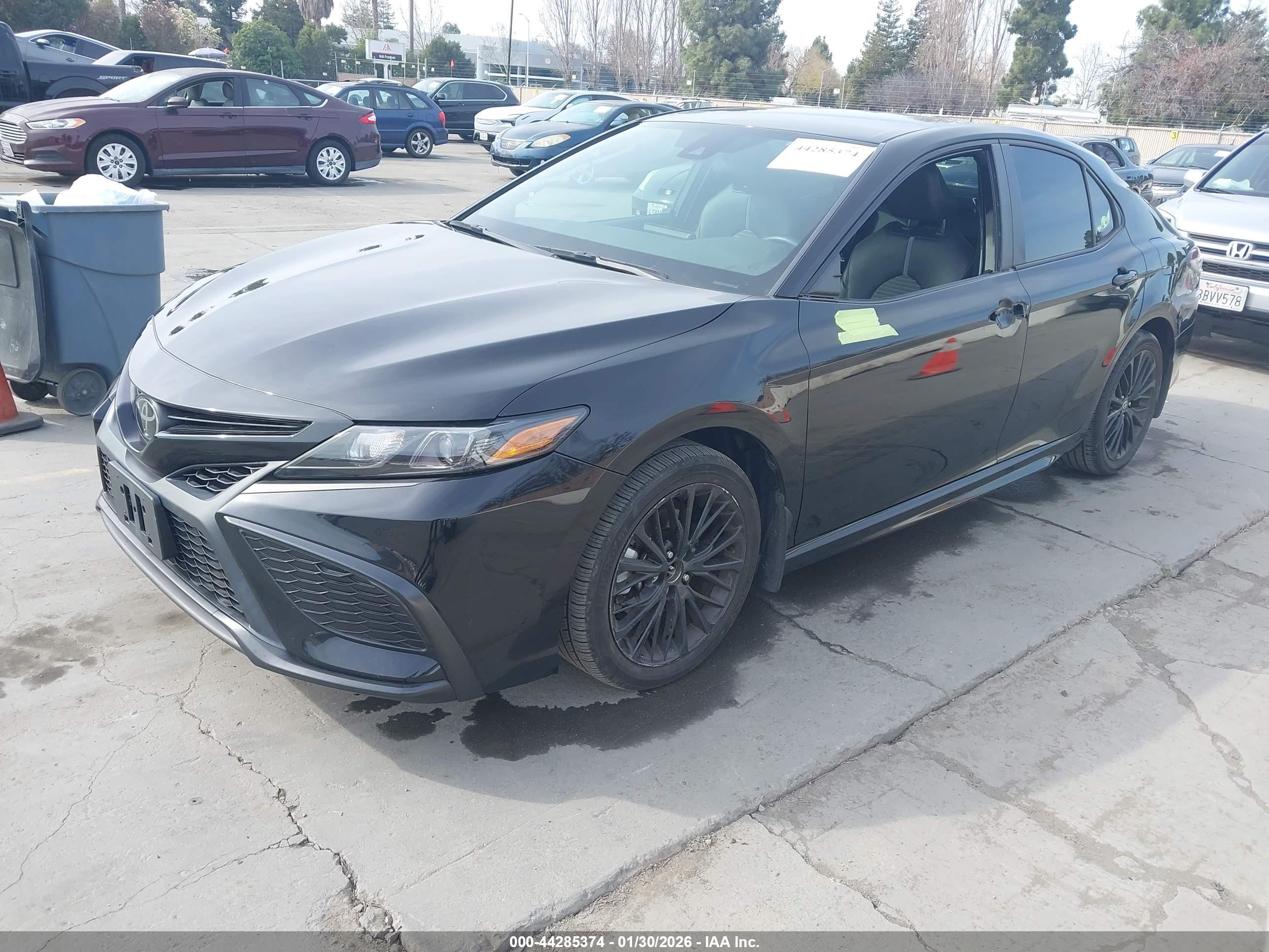 TOYOTA CAMRY image 2