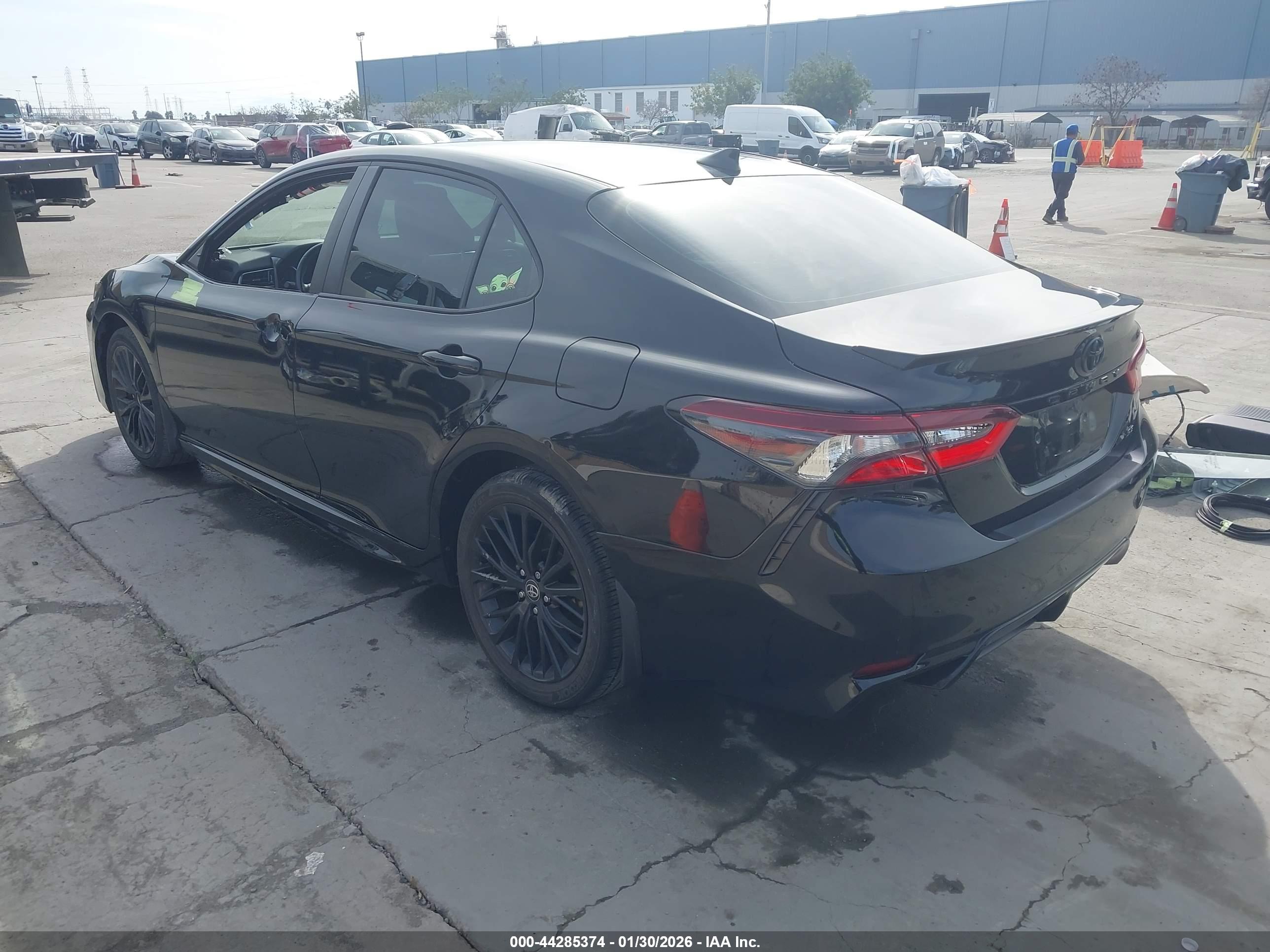 TOYOTA CAMRY image 3