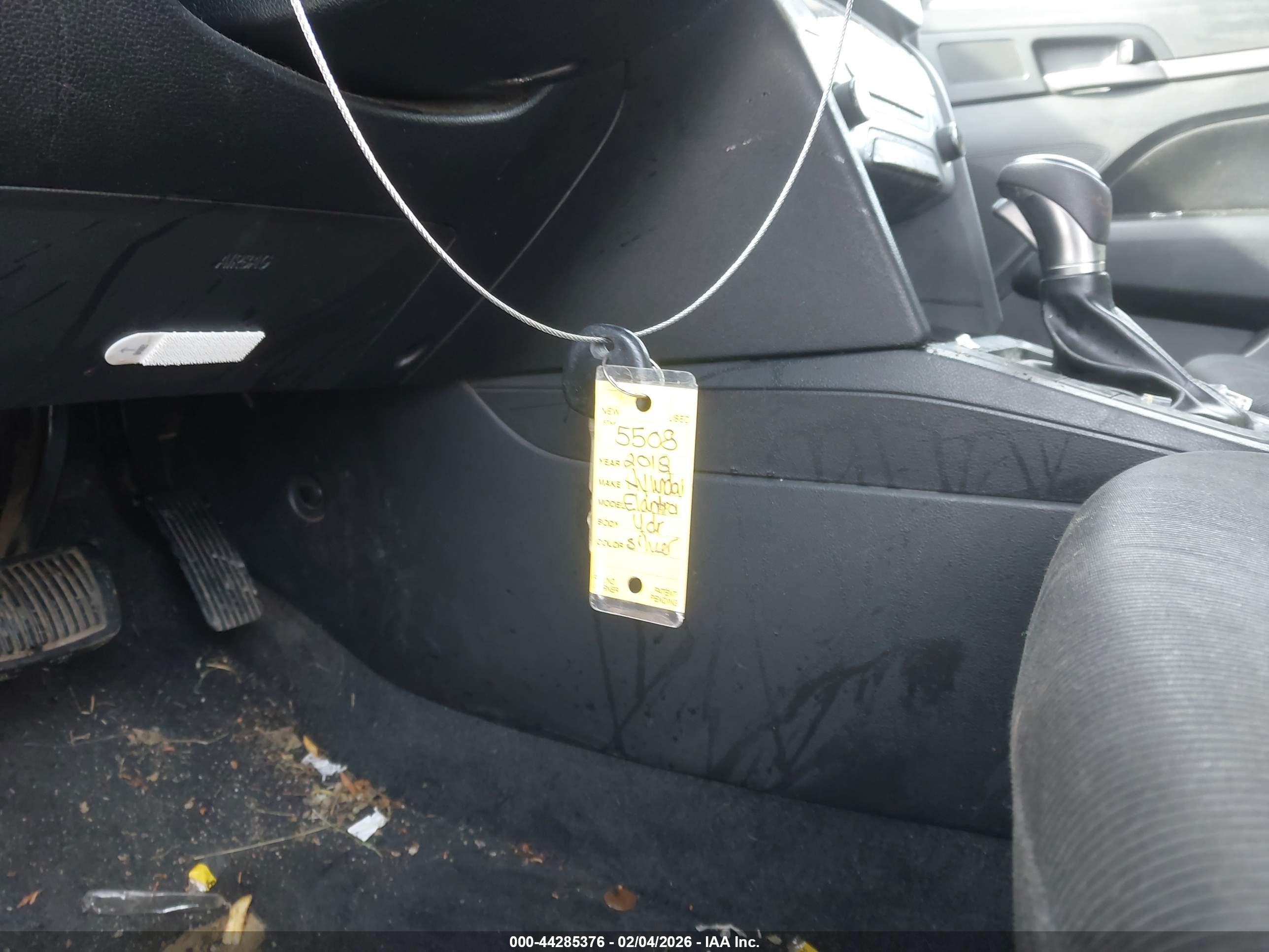 HYUNDAI ELANTRA image 11