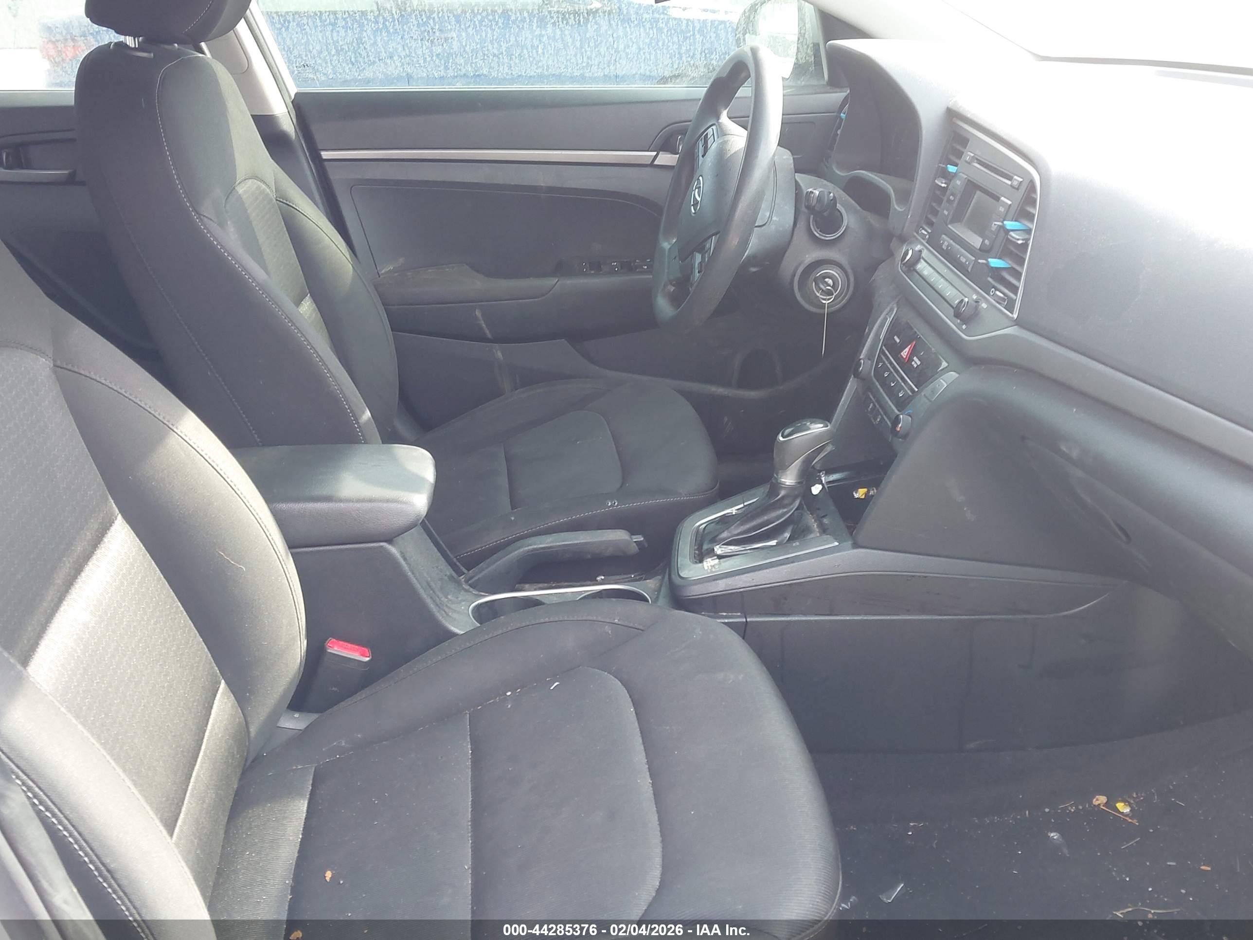 HYUNDAI ELANTRA image 5