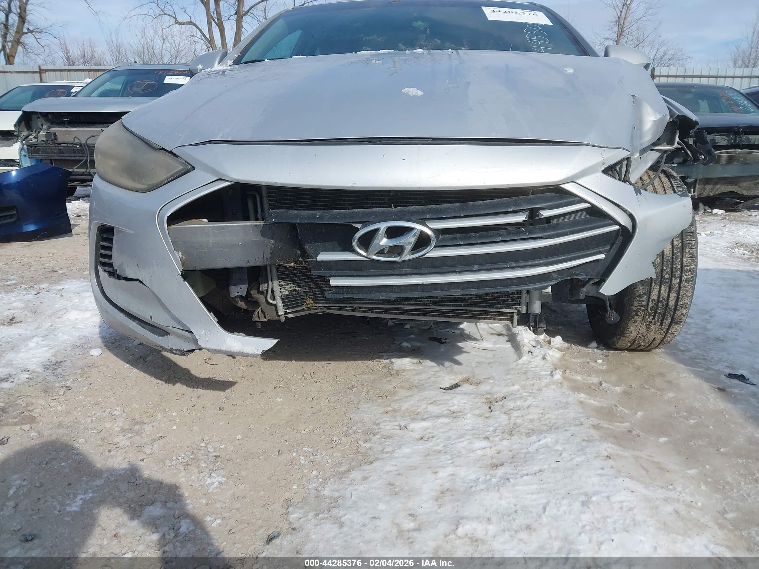 HYUNDAI ELANTRA image 6