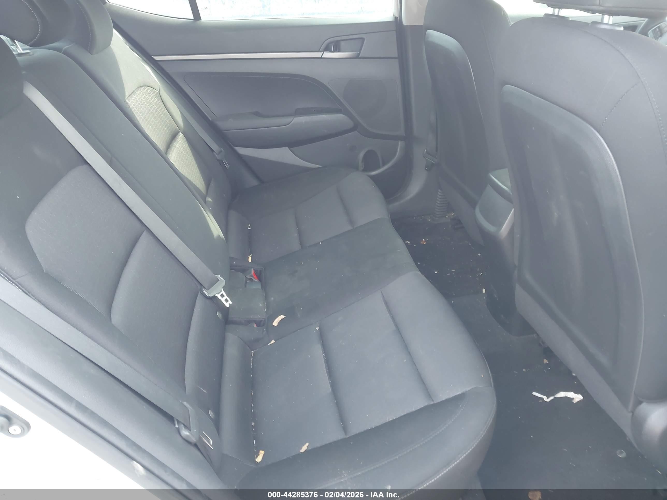 HYUNDAI ELANTRA image 8