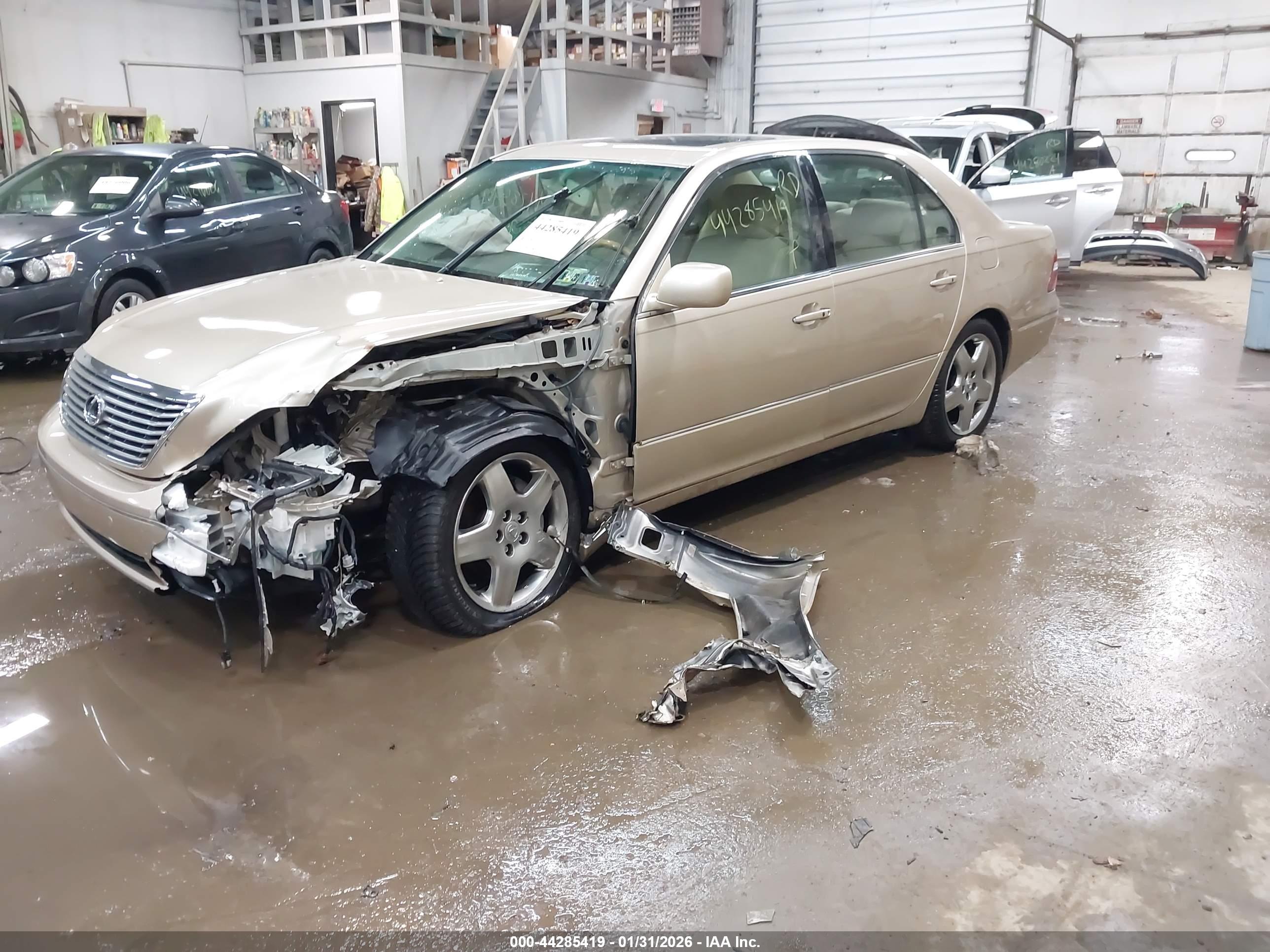 LEXUS LS image 2