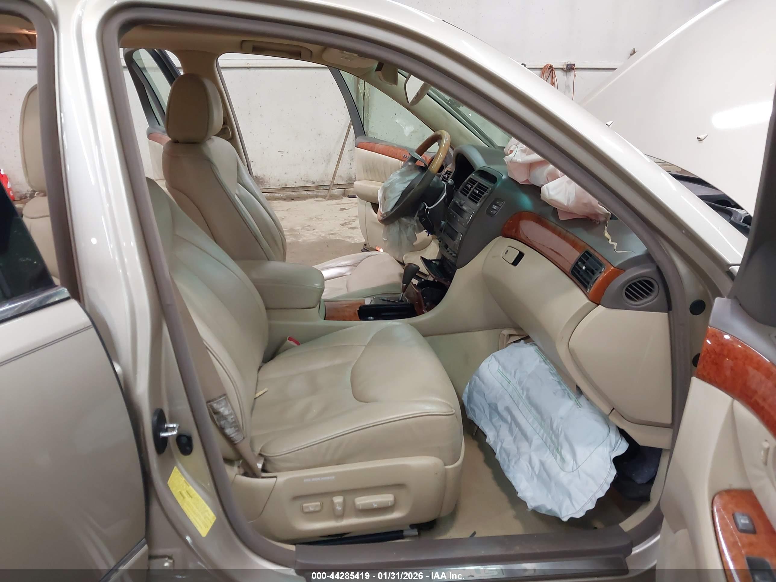 LEXUS LS image 5