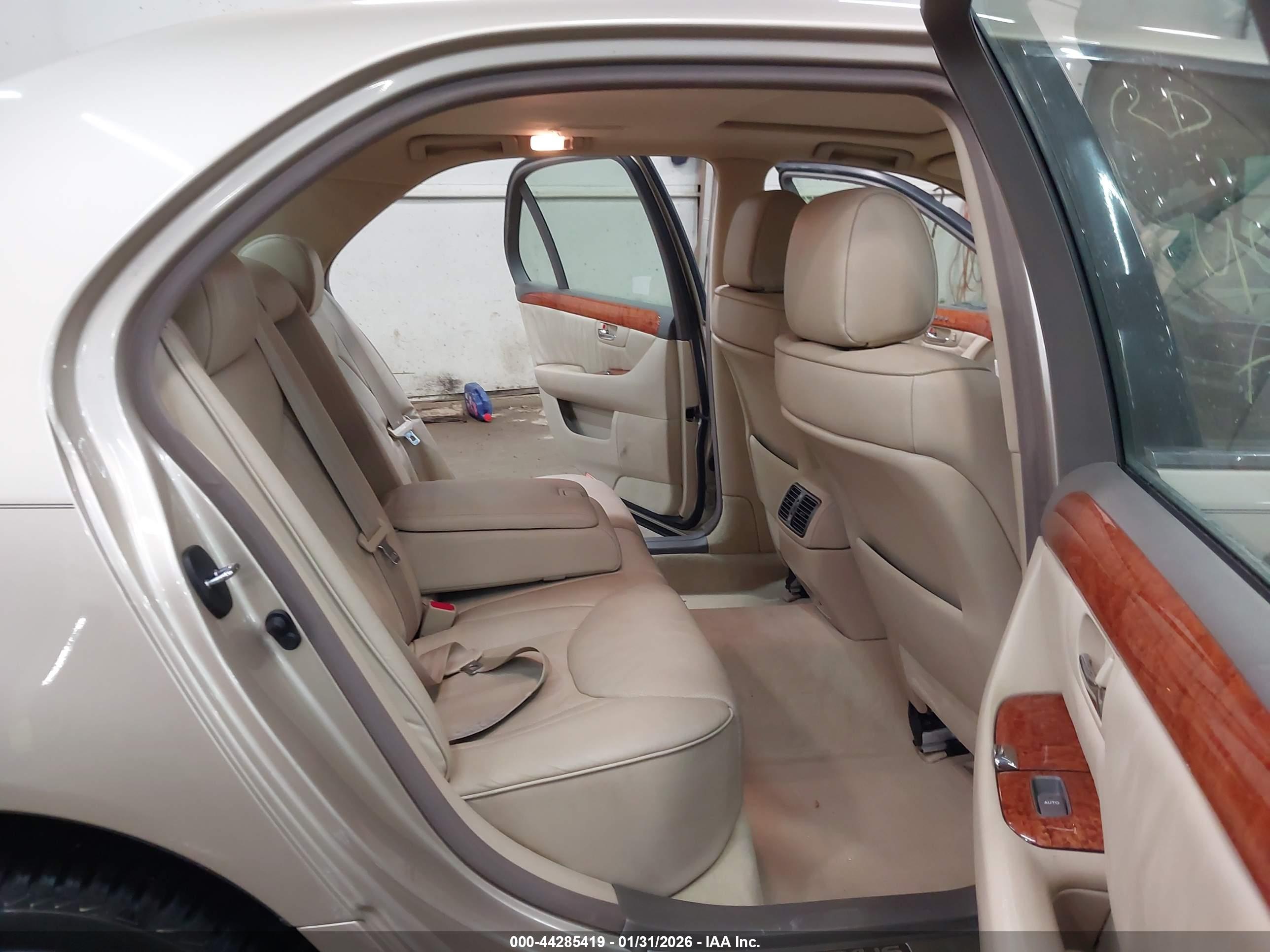 LEXUS LS image 8