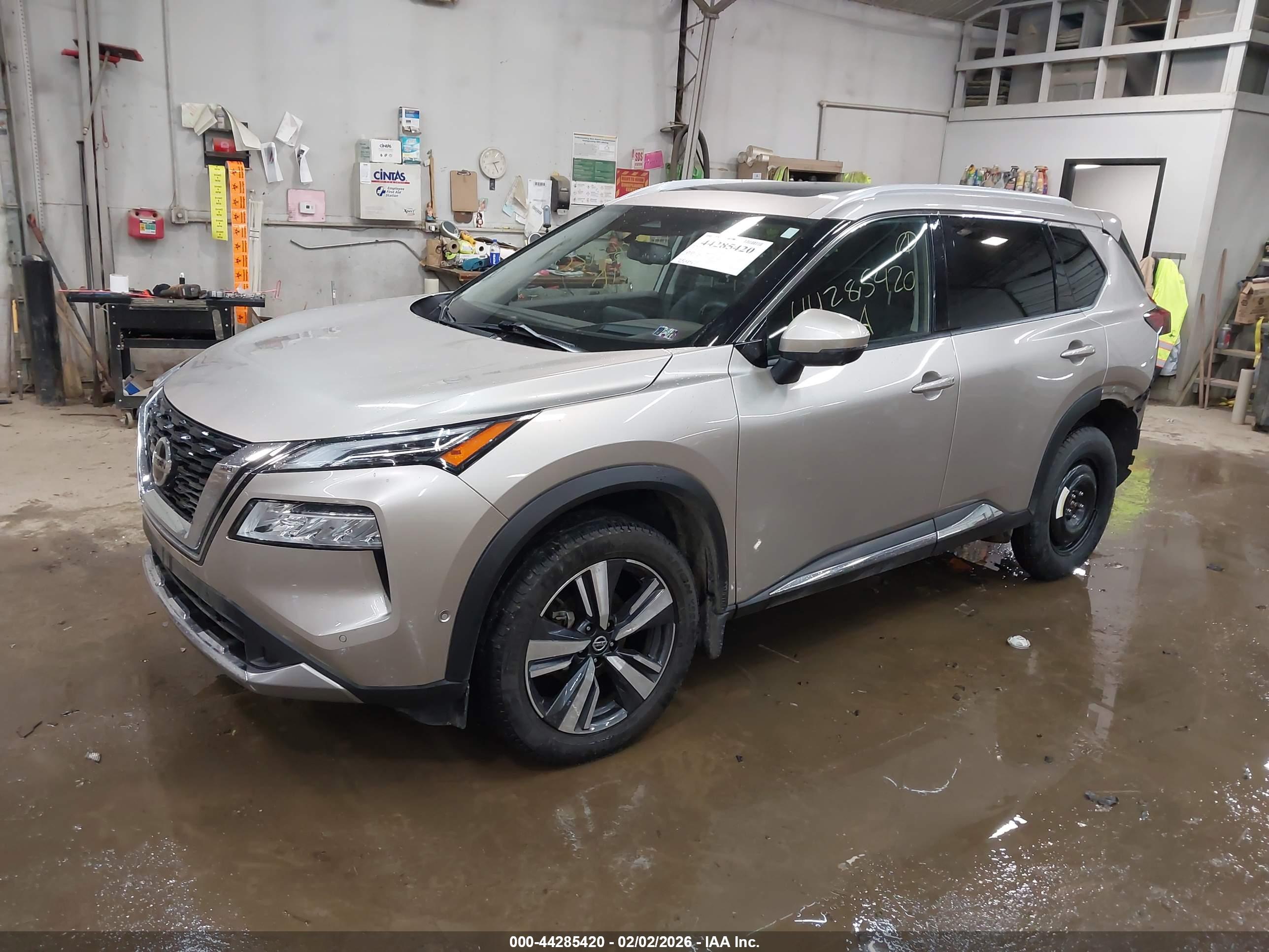 NISSAN ROGUE image 2