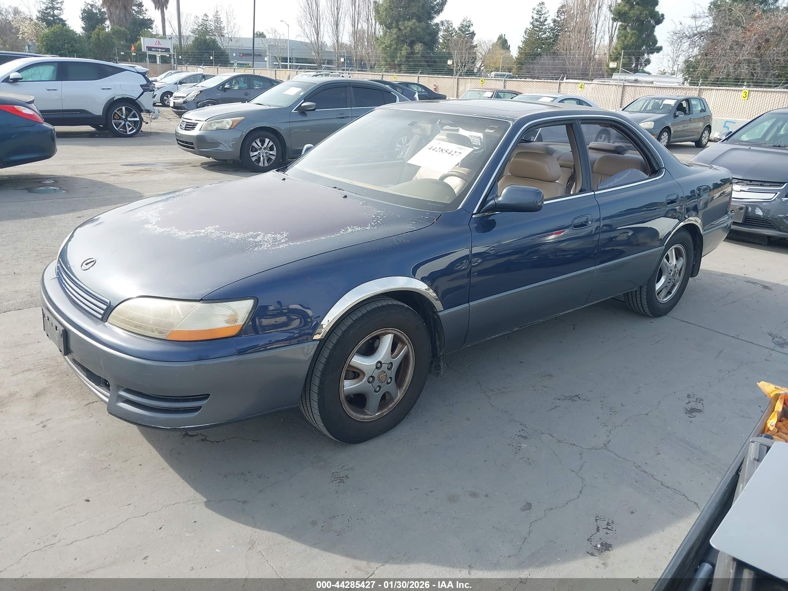 LEXUS ES image 2