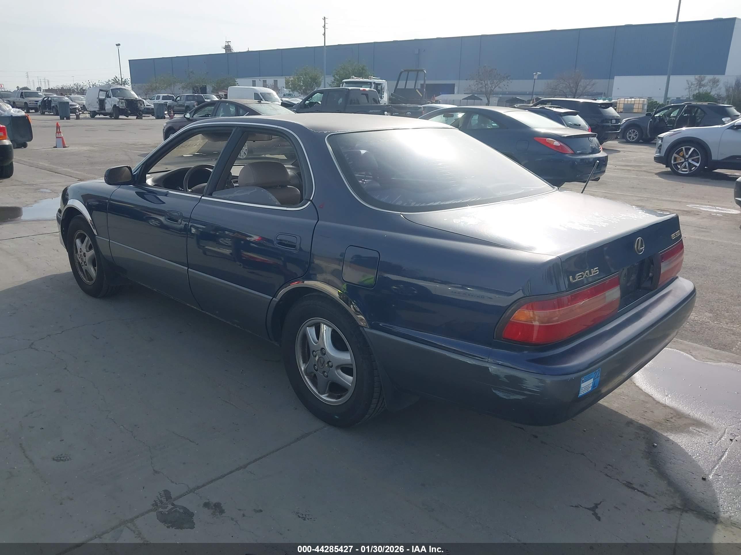 LEXUS ES image 3