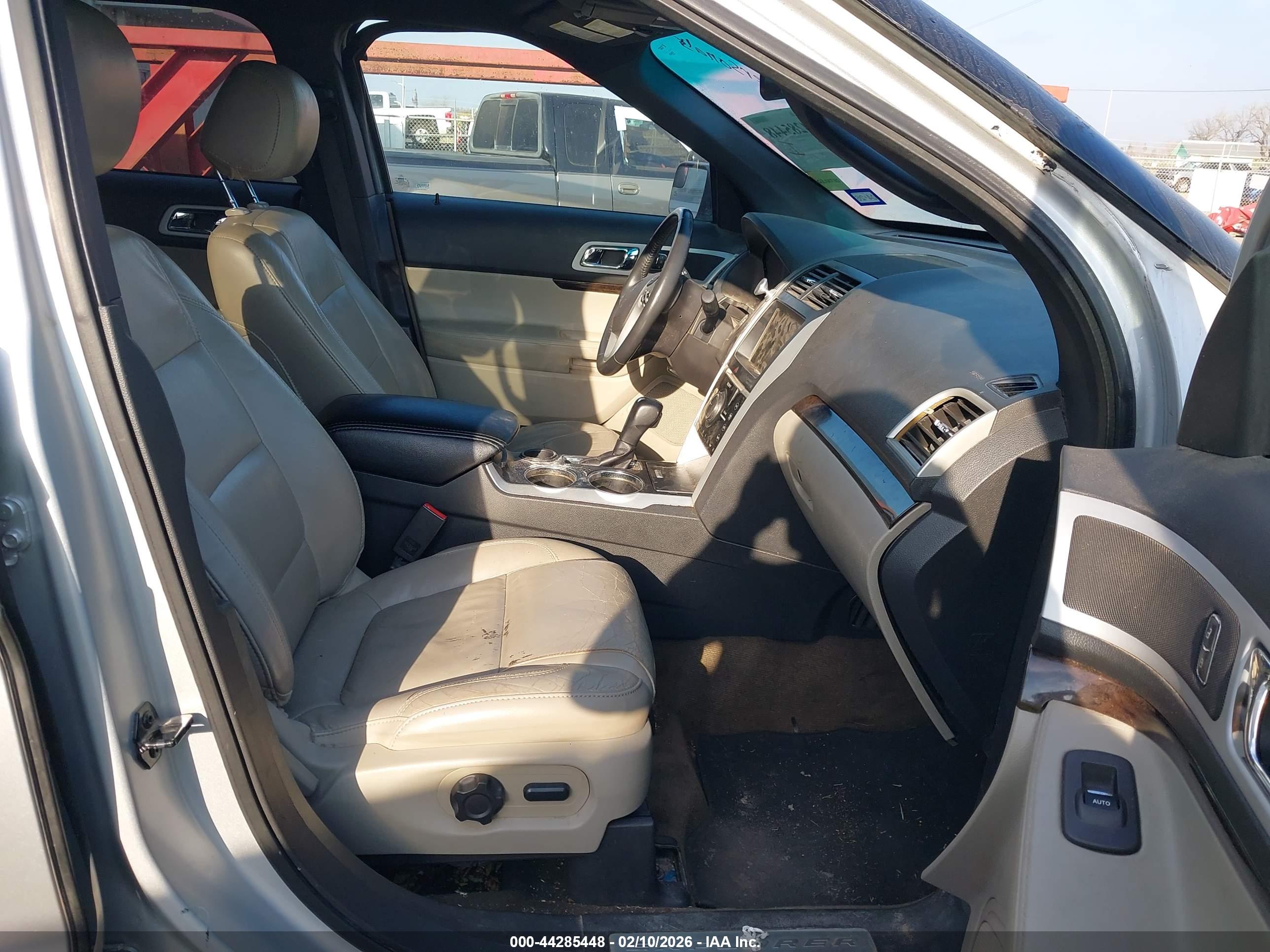 FORD EXPLORER image 5