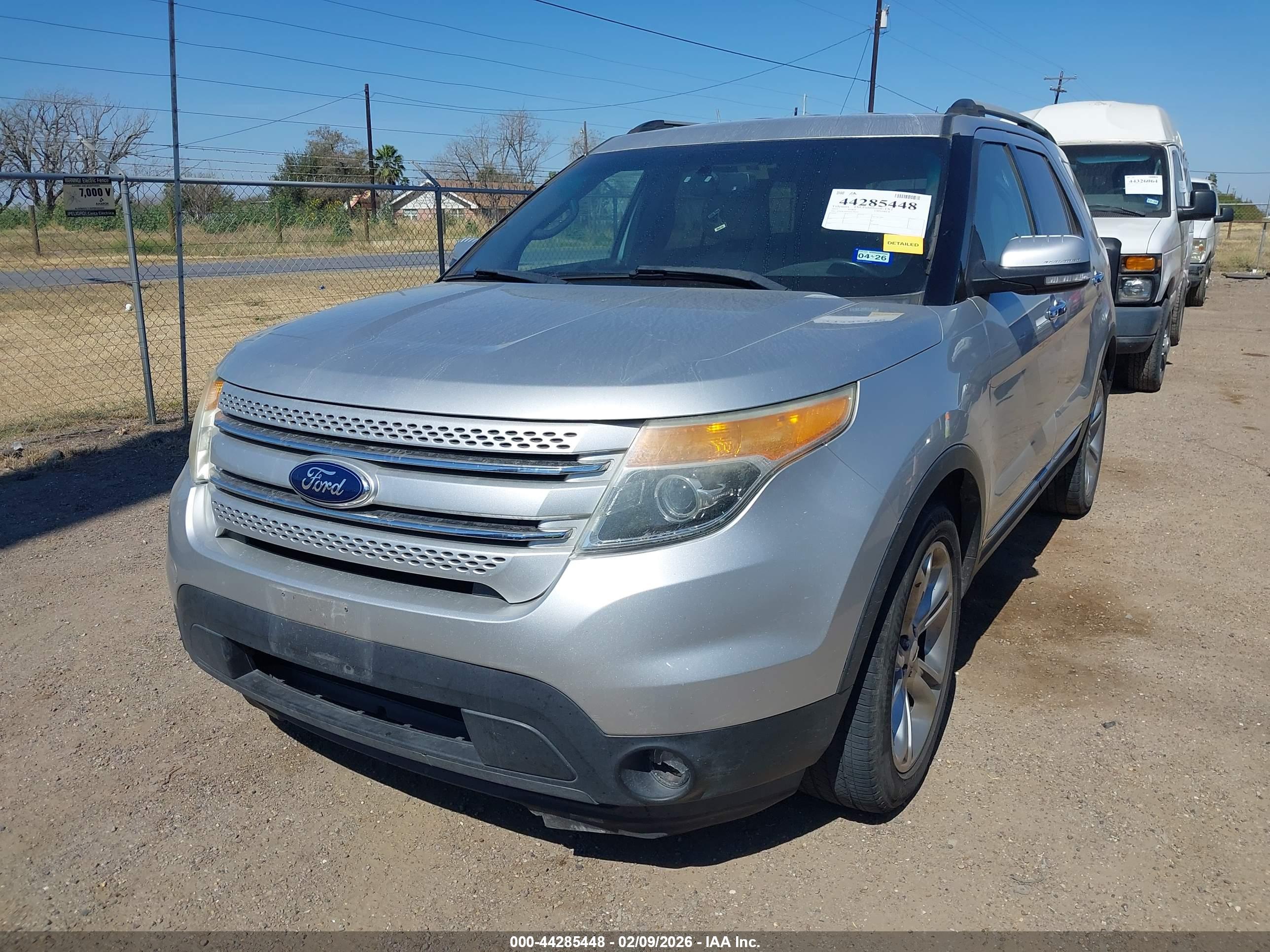 FORD EXPLORER image 6