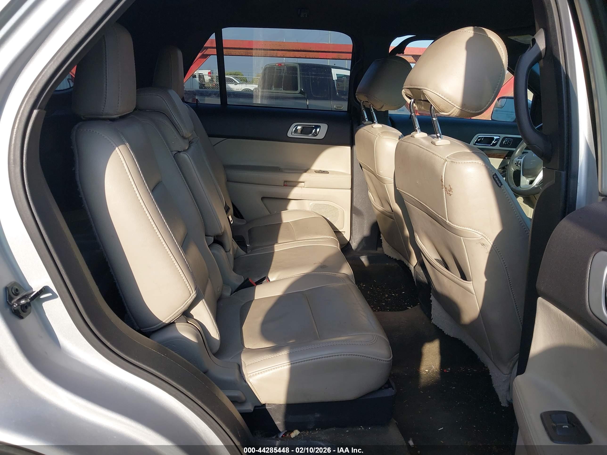 FORD EXPLORER image 8
