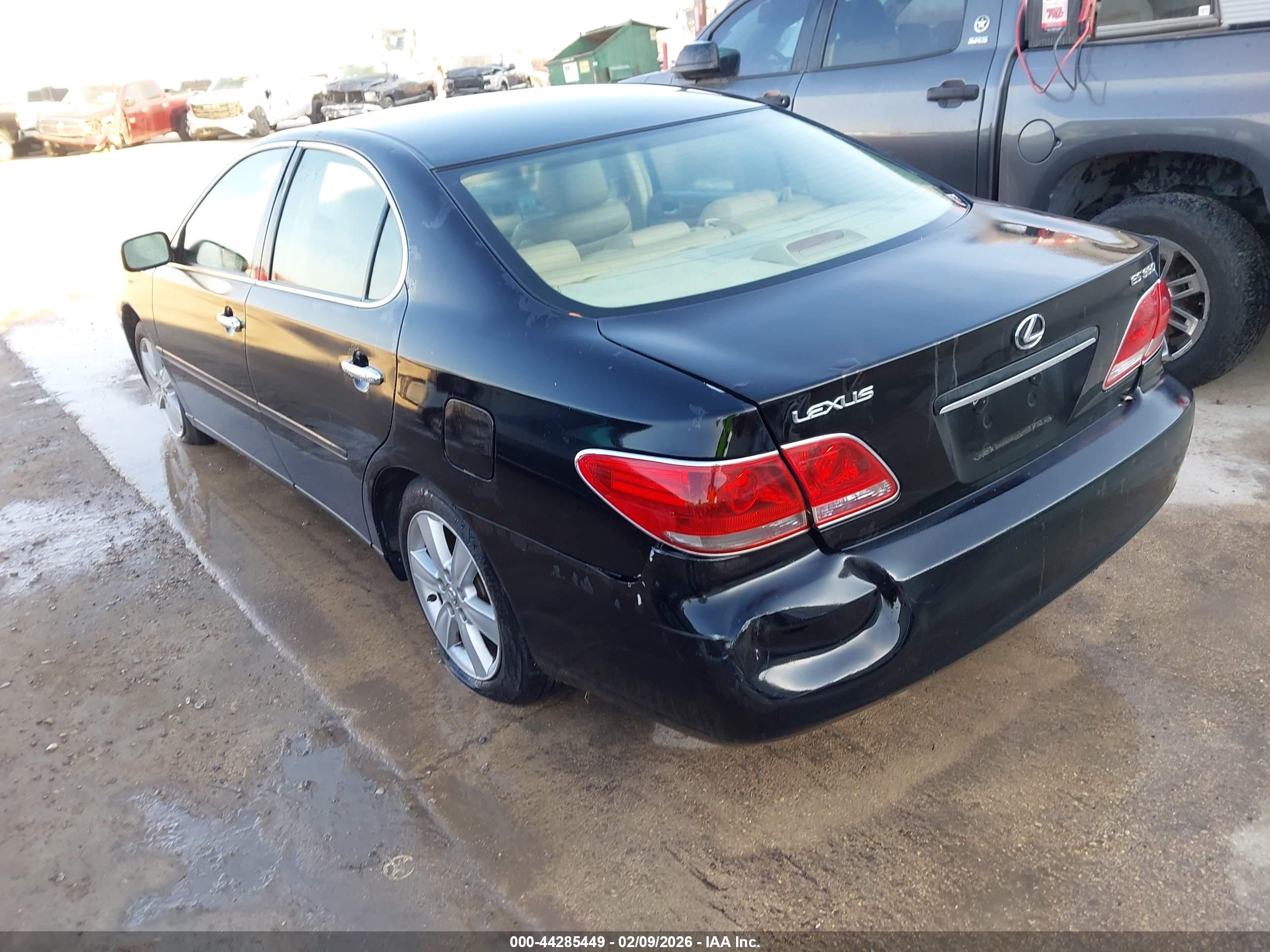 LEXUS ES image 3