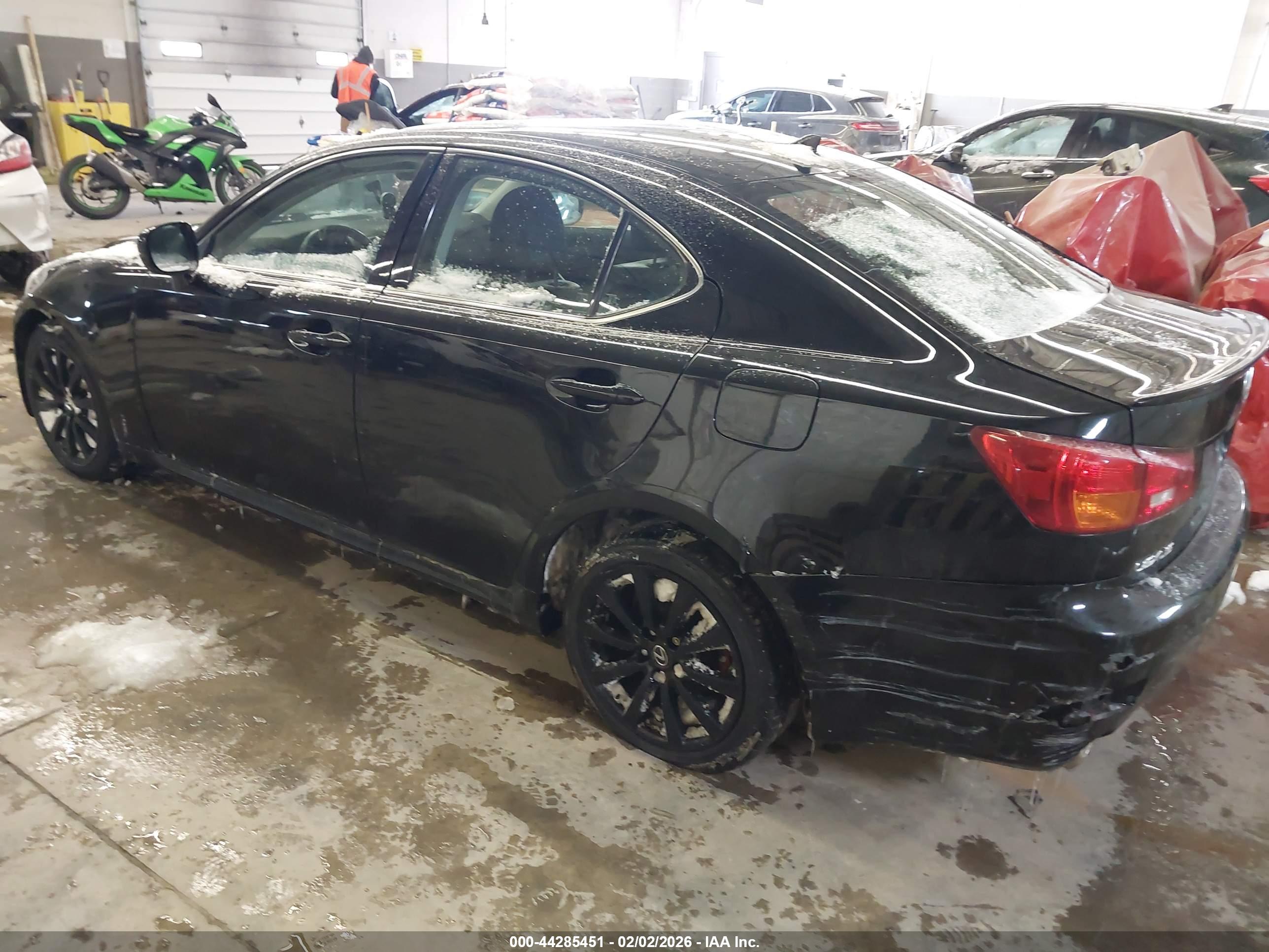 LEXUS IS image 3