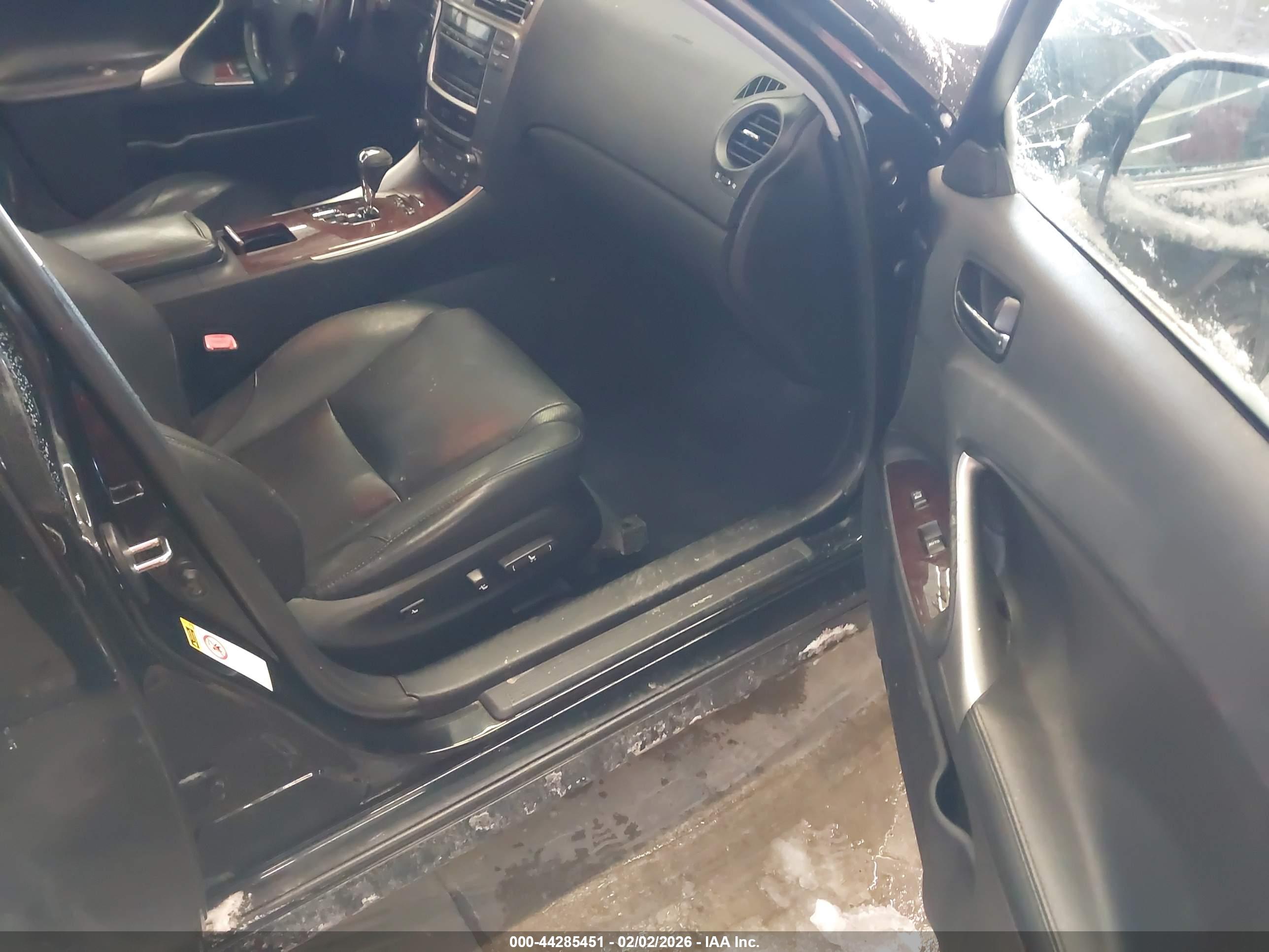 LEXUS IS image 5