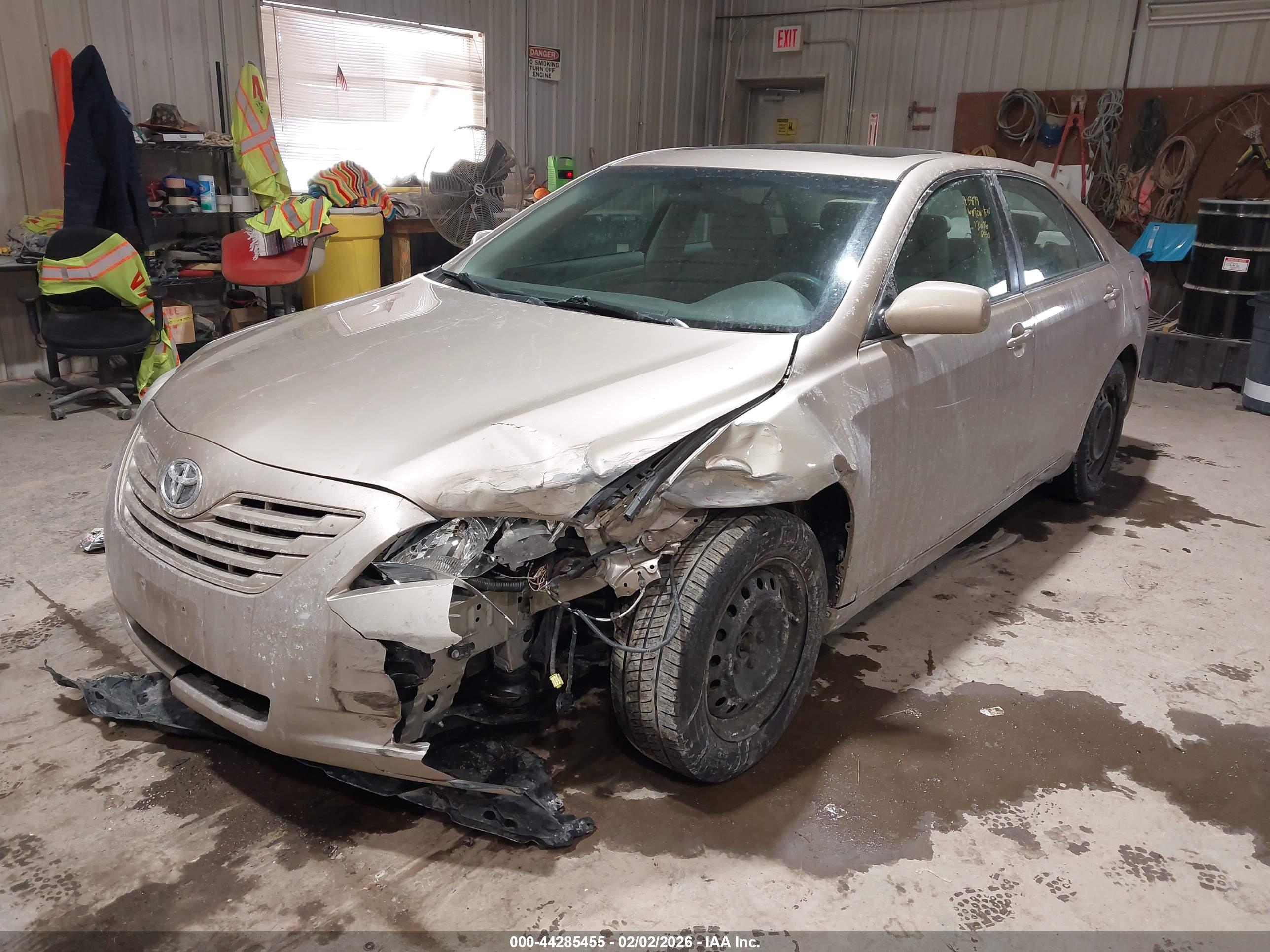 TOYOTA CAMRY image 2