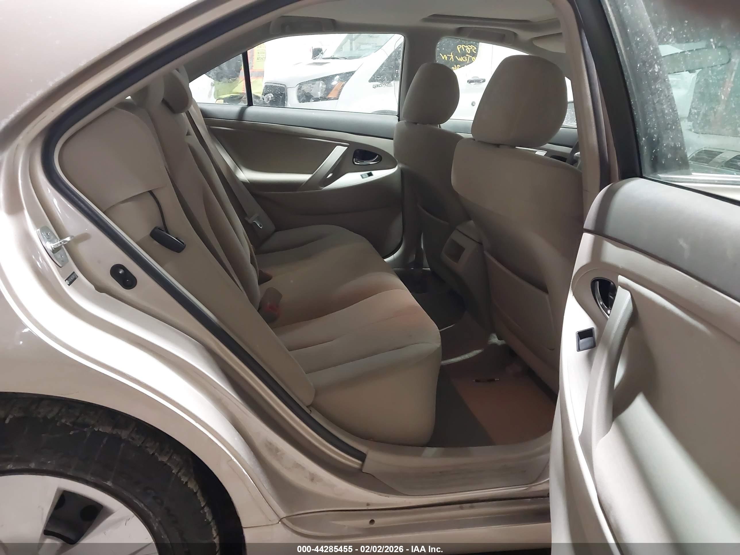 TOYOTA CAMRY image 8