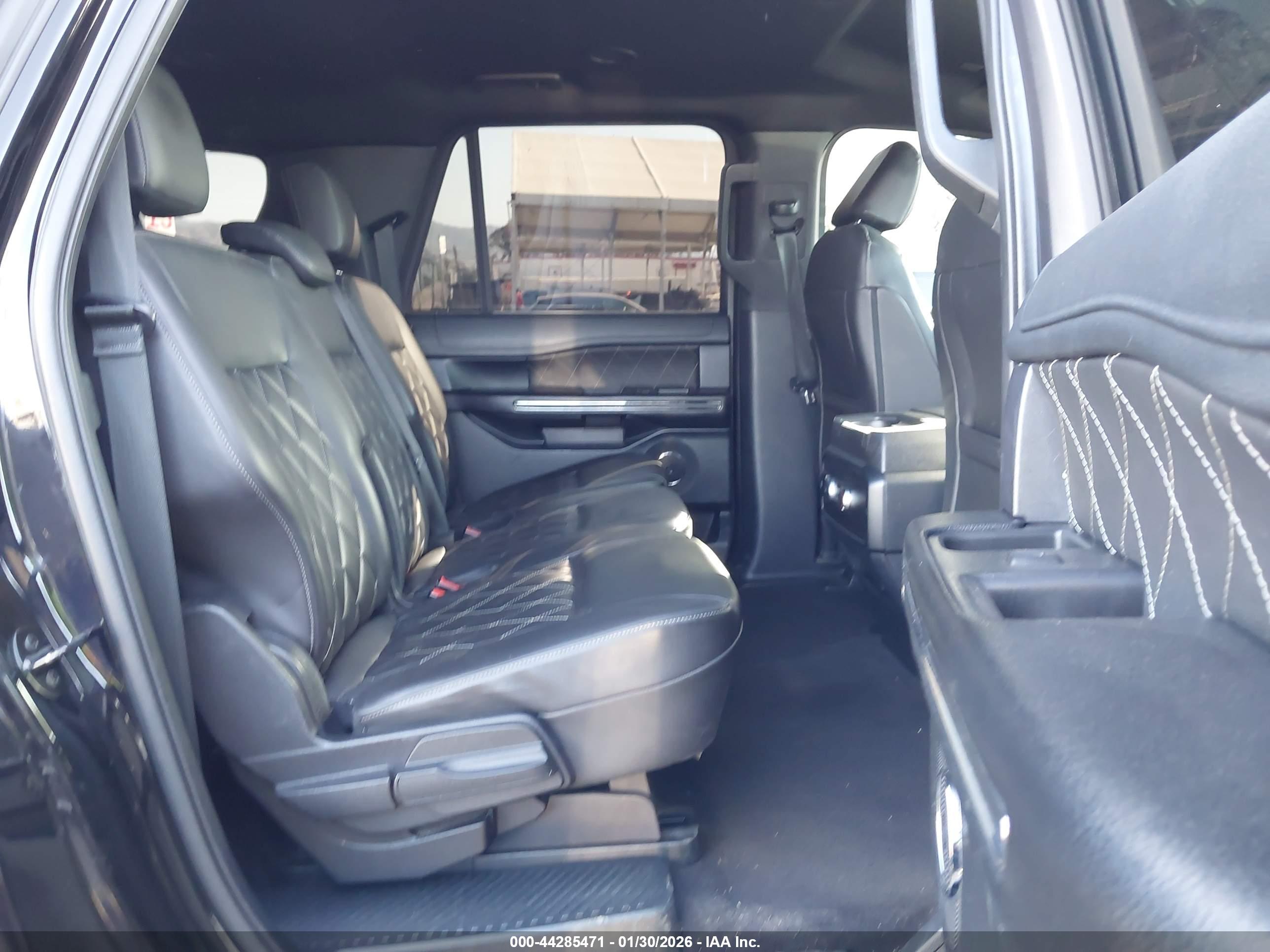 FORD EXPEDITION image 8