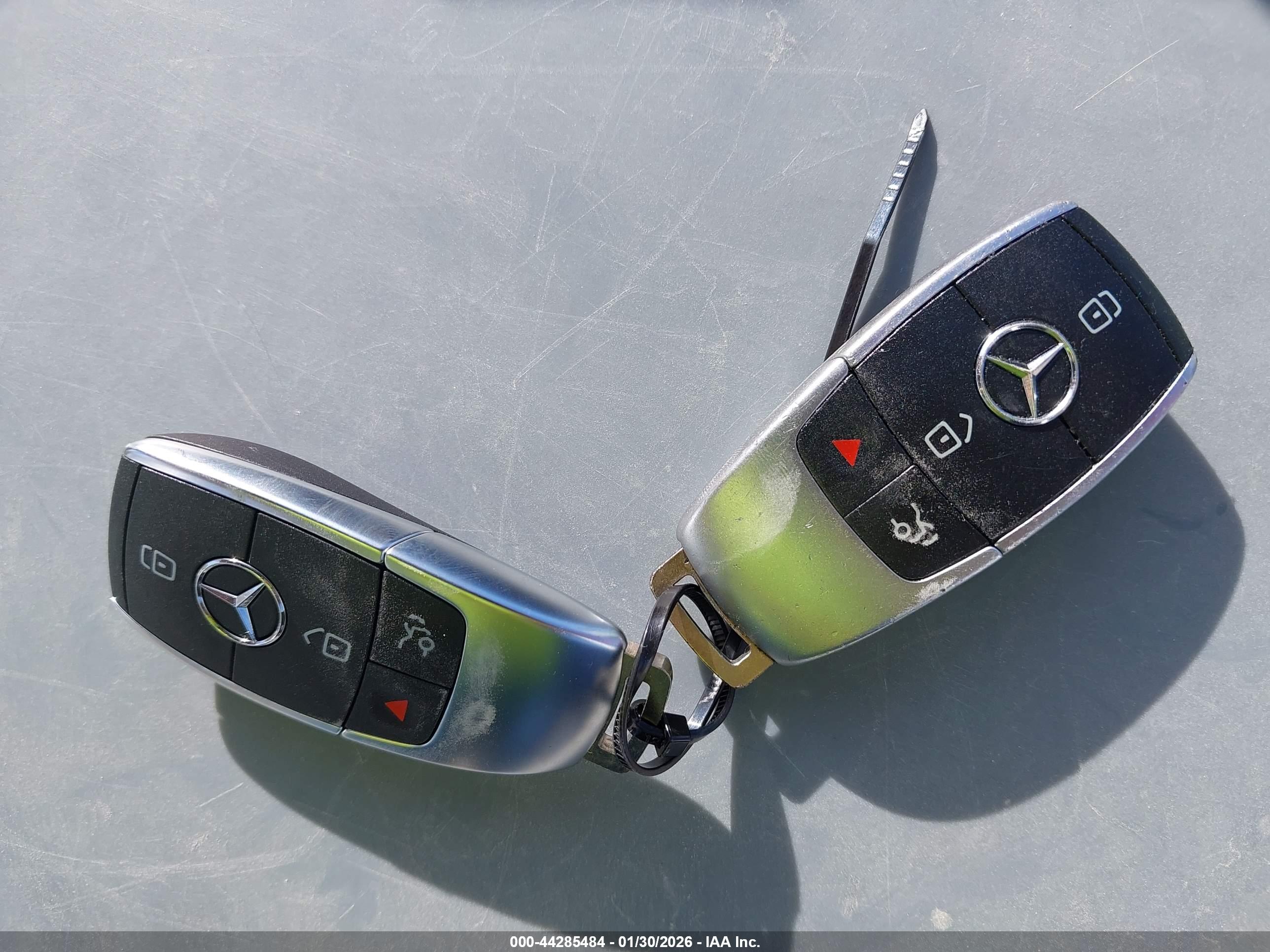 MERCEDES-BENZ GLB image 11