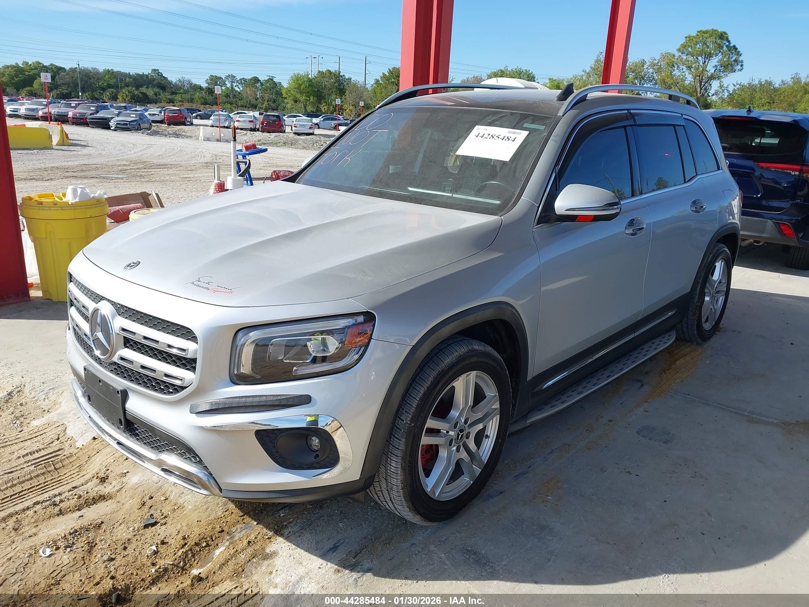 MERCEDES-BENZ GLB image 2