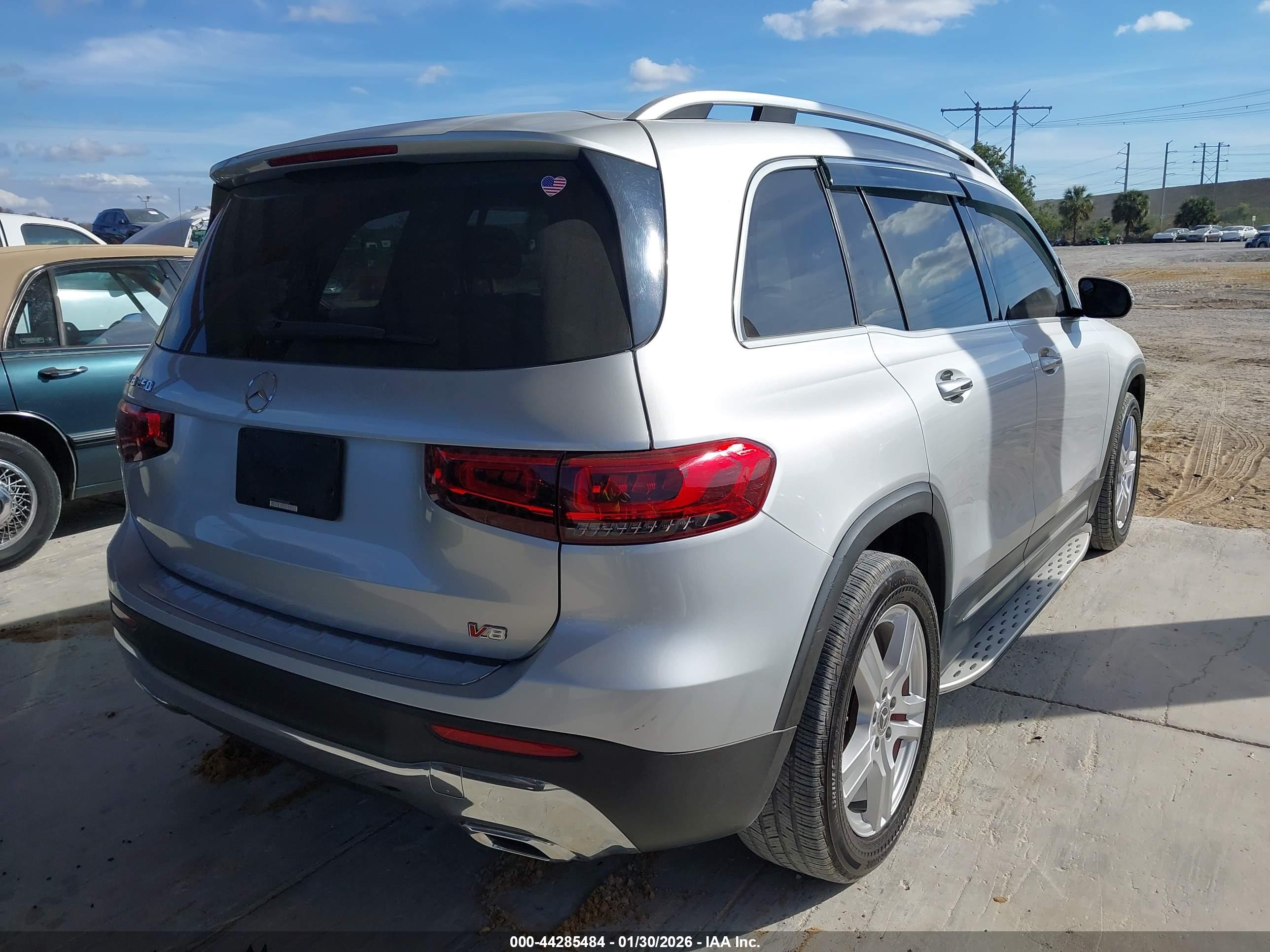 MERCEDES-BENZ GLB image 4