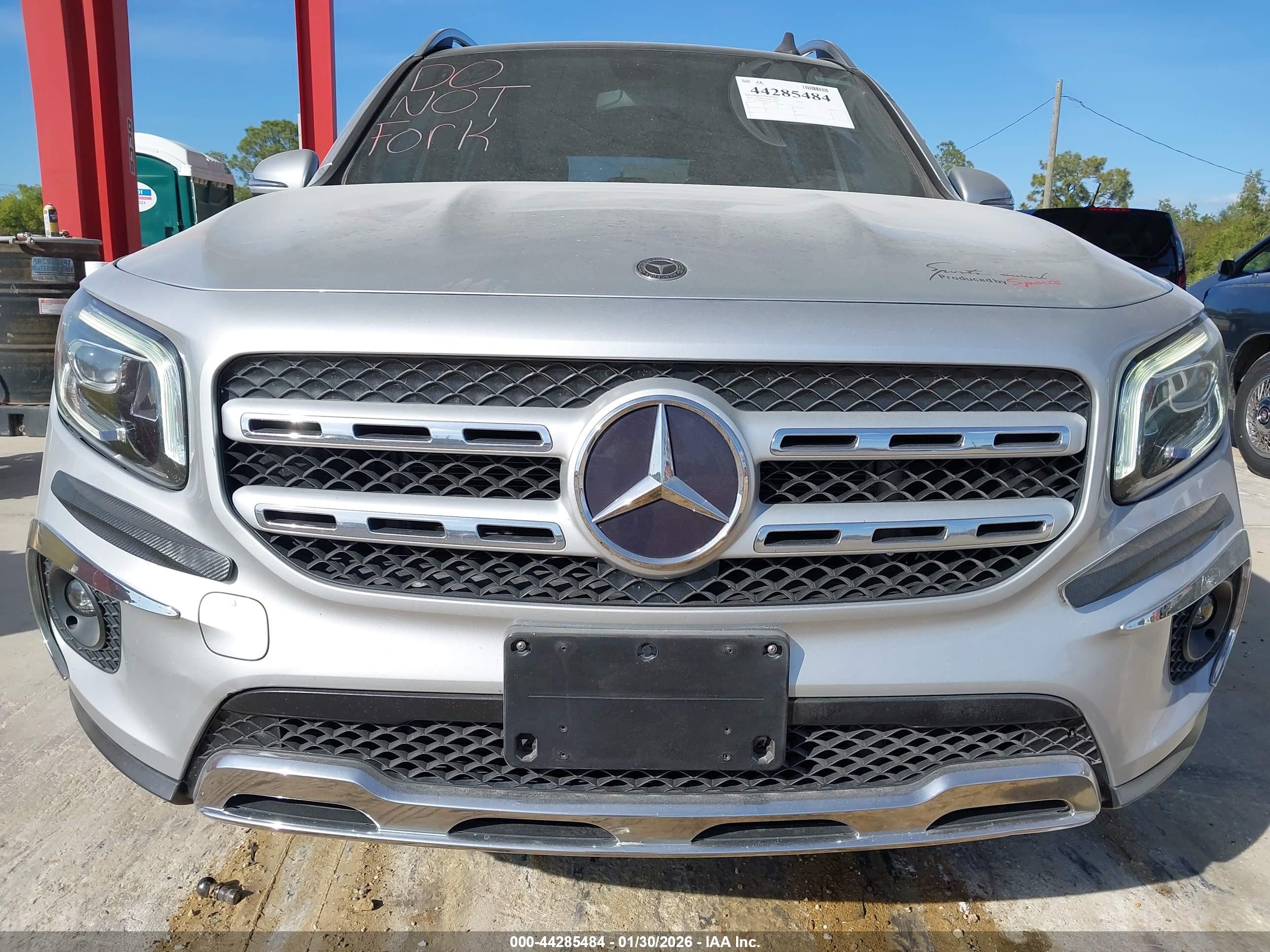 MERCEDES-BENZ GLB image 6