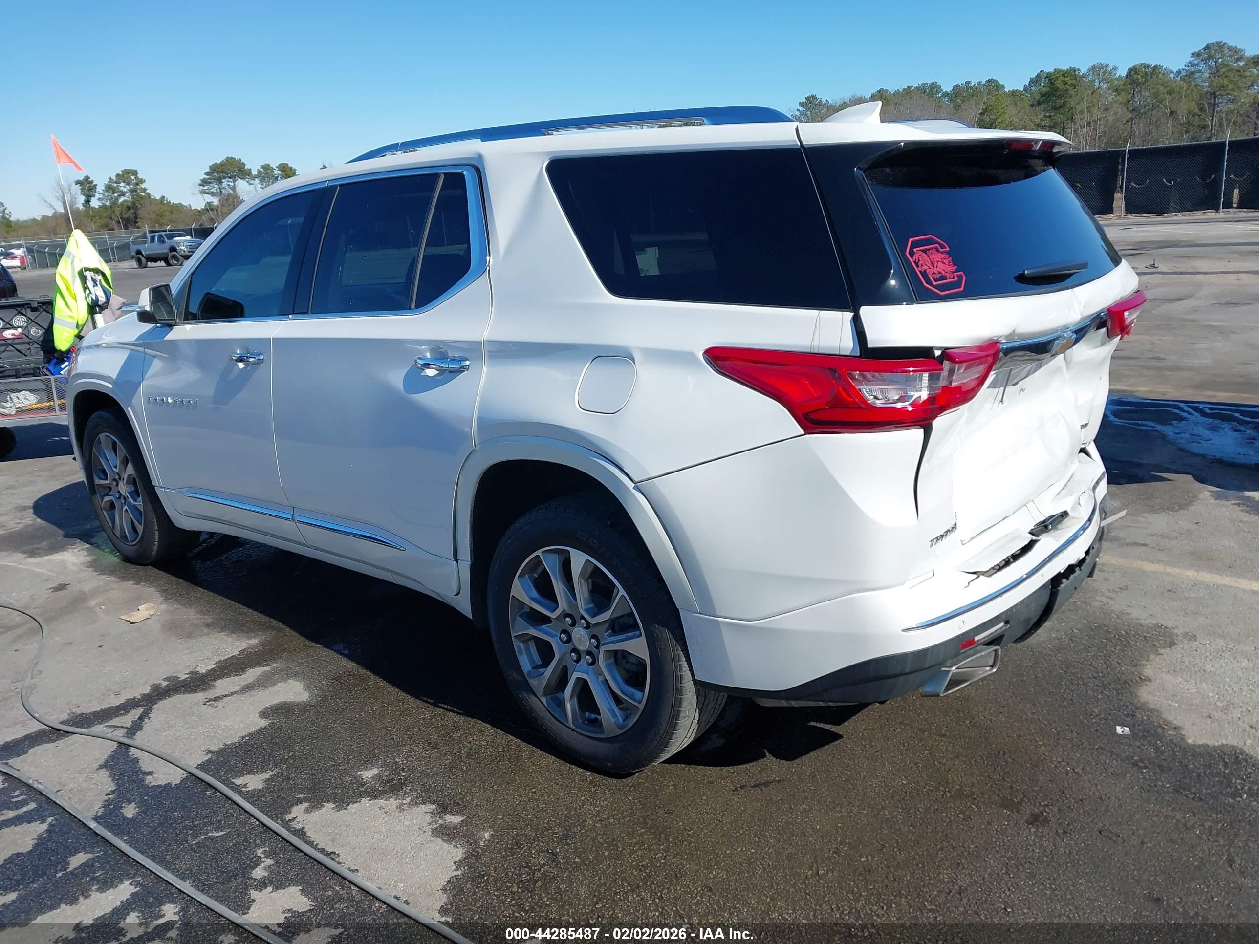 CHEVROLET TRAVERSE image 3