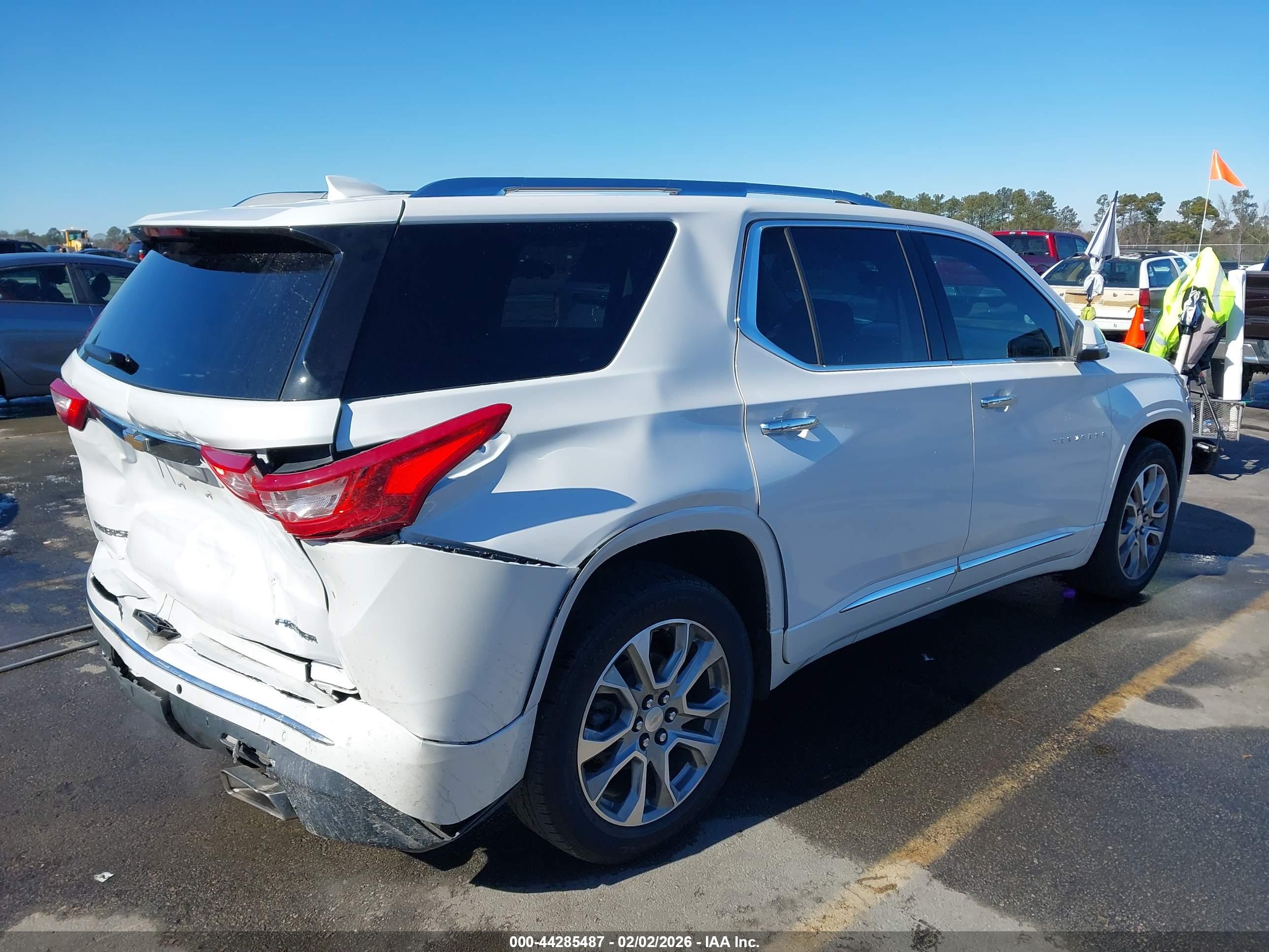 CHEVROLET TRAVERSE image 4