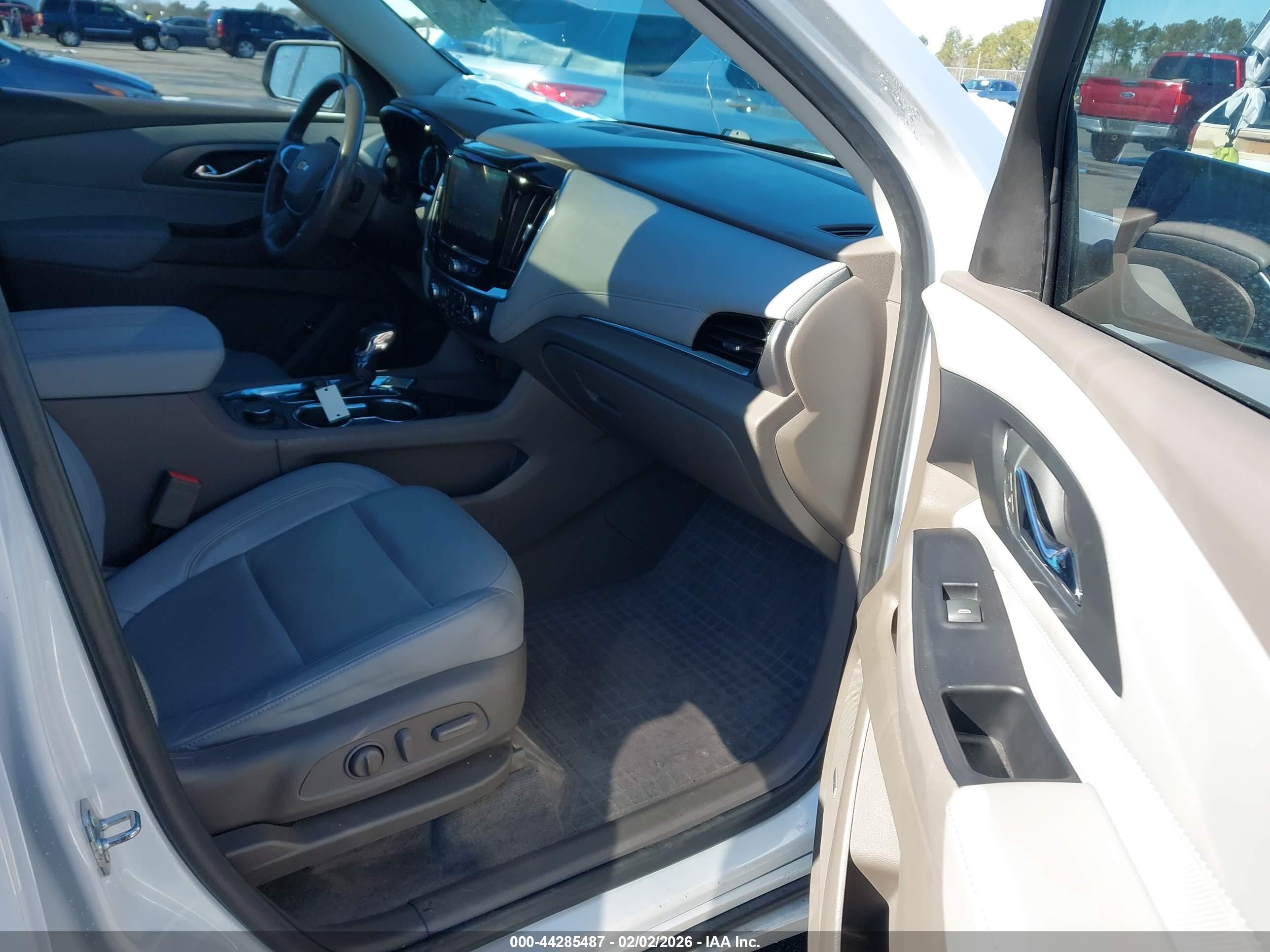 CHEVROLET TRAVERSE image 5