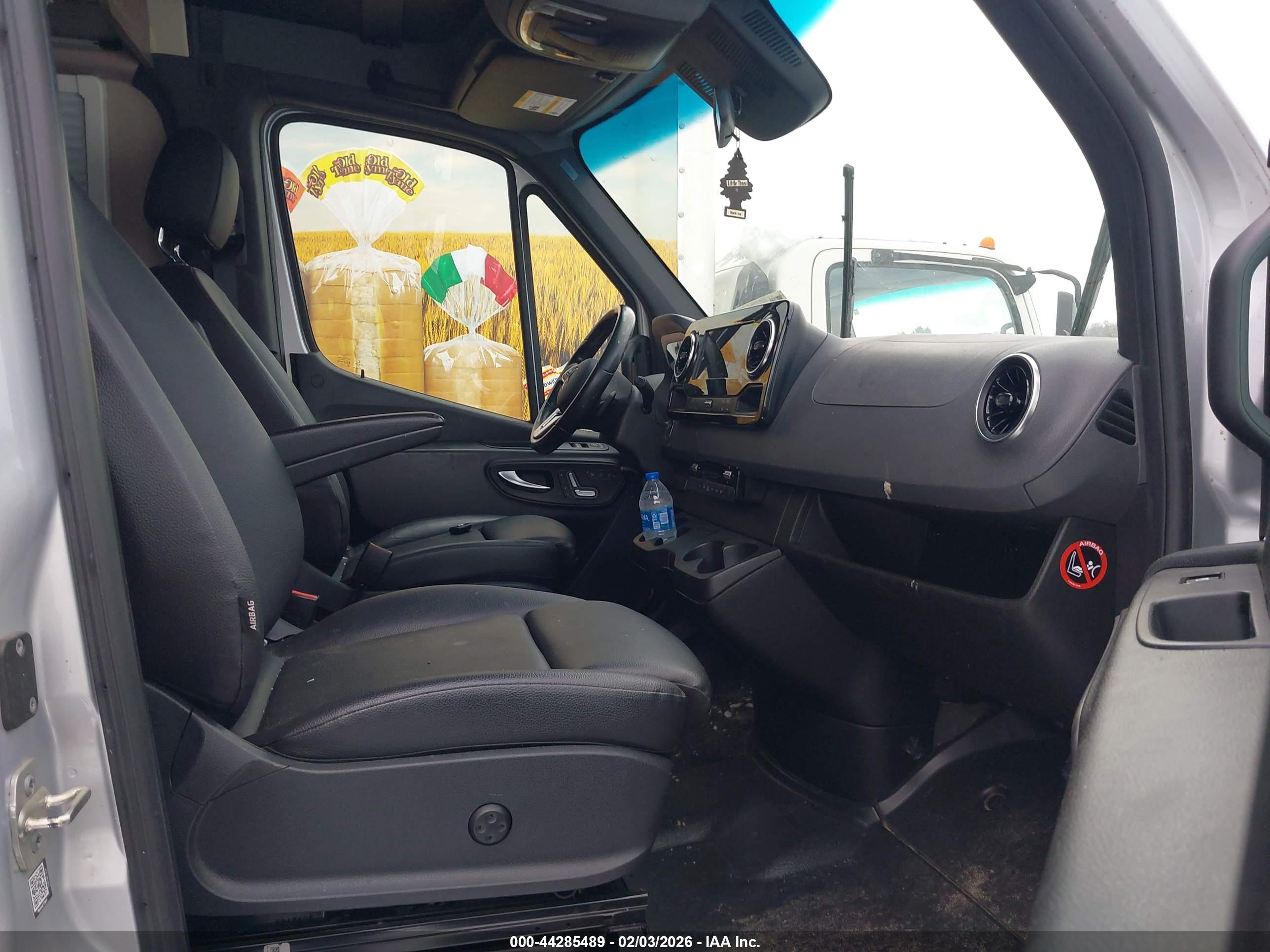 MERCEDES-BENZ SPRINTER image 5