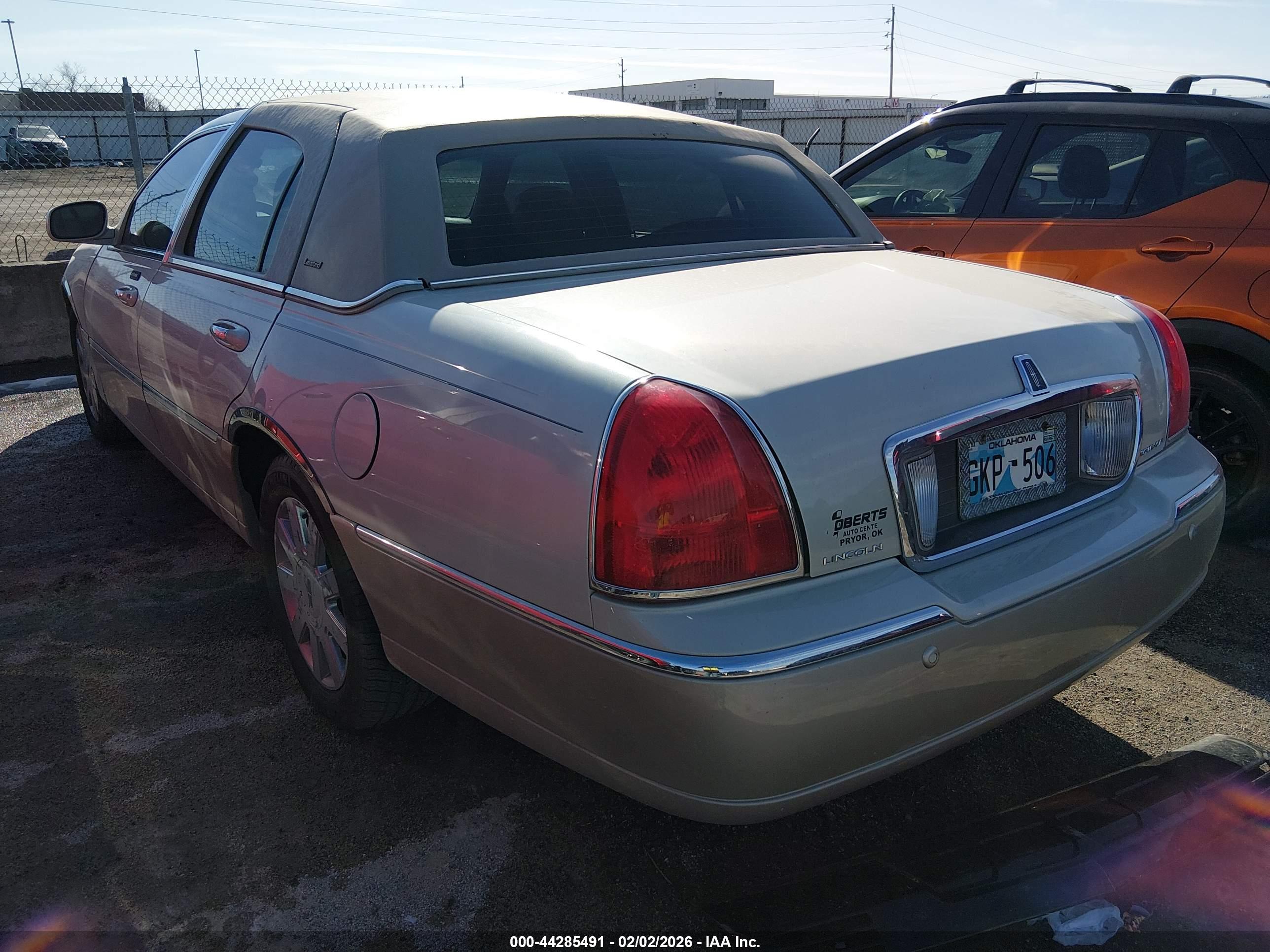 LINCOLN TOWN image 3