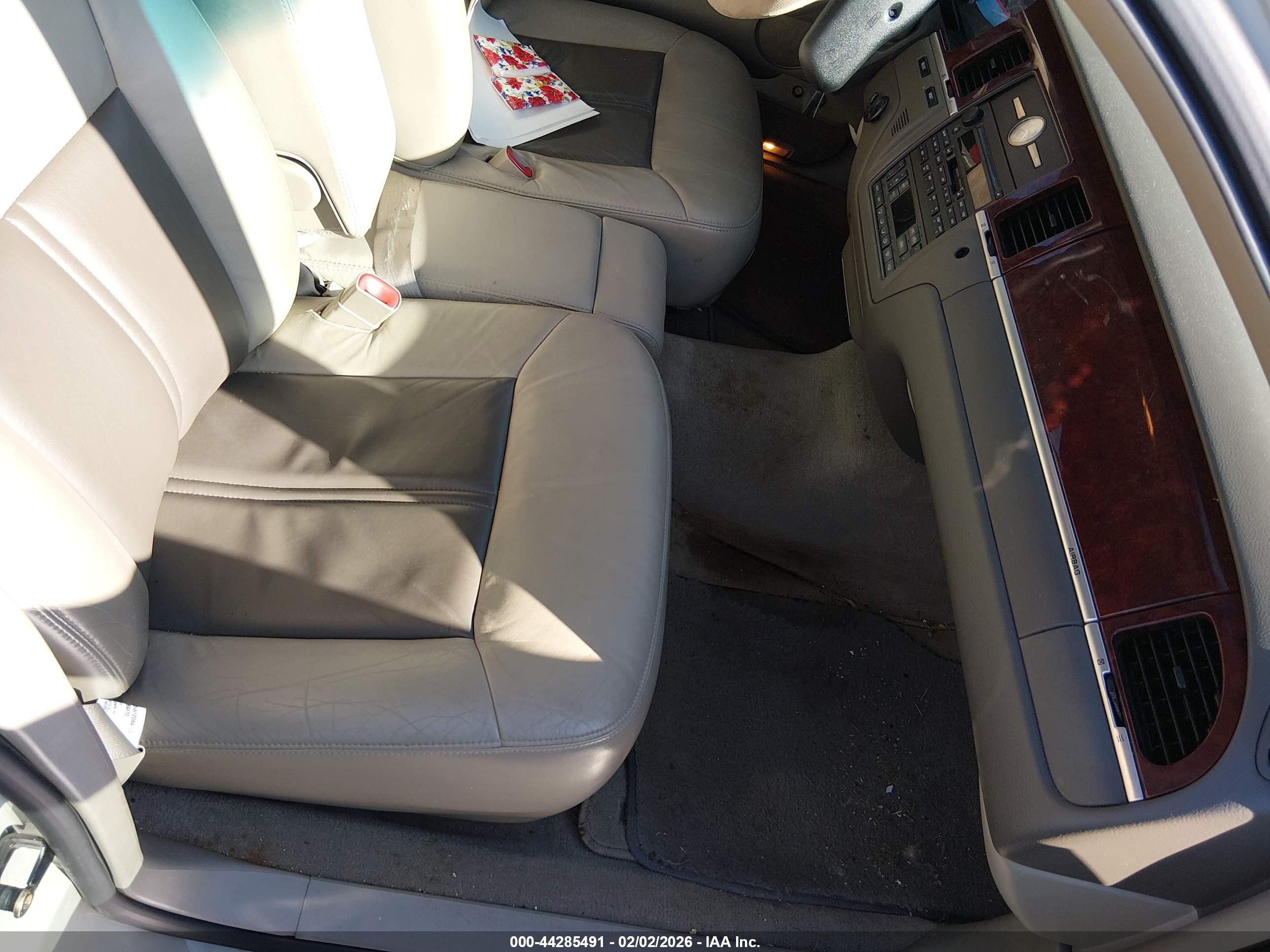 LINCOLN TOWN image 5