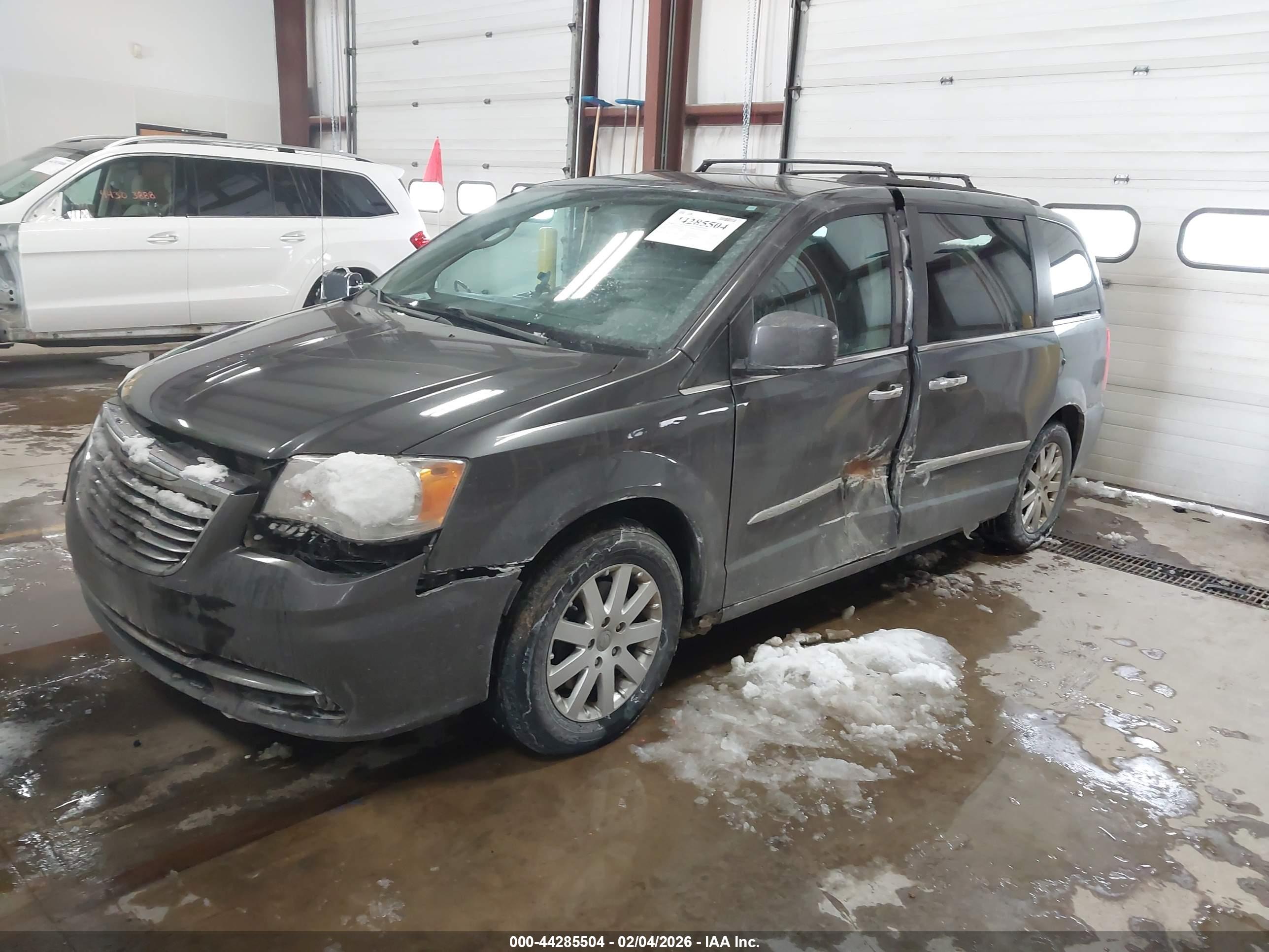 CHRYSLER TOWN image 2
