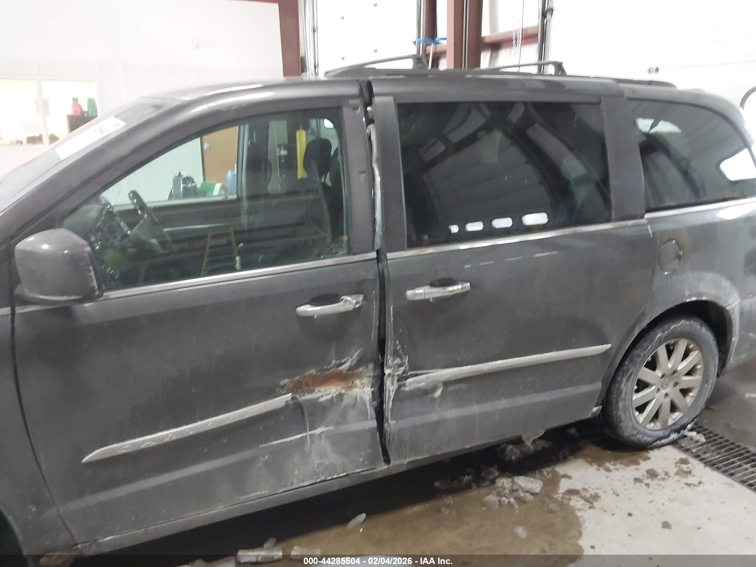 CHRYSLER TOWN image 6