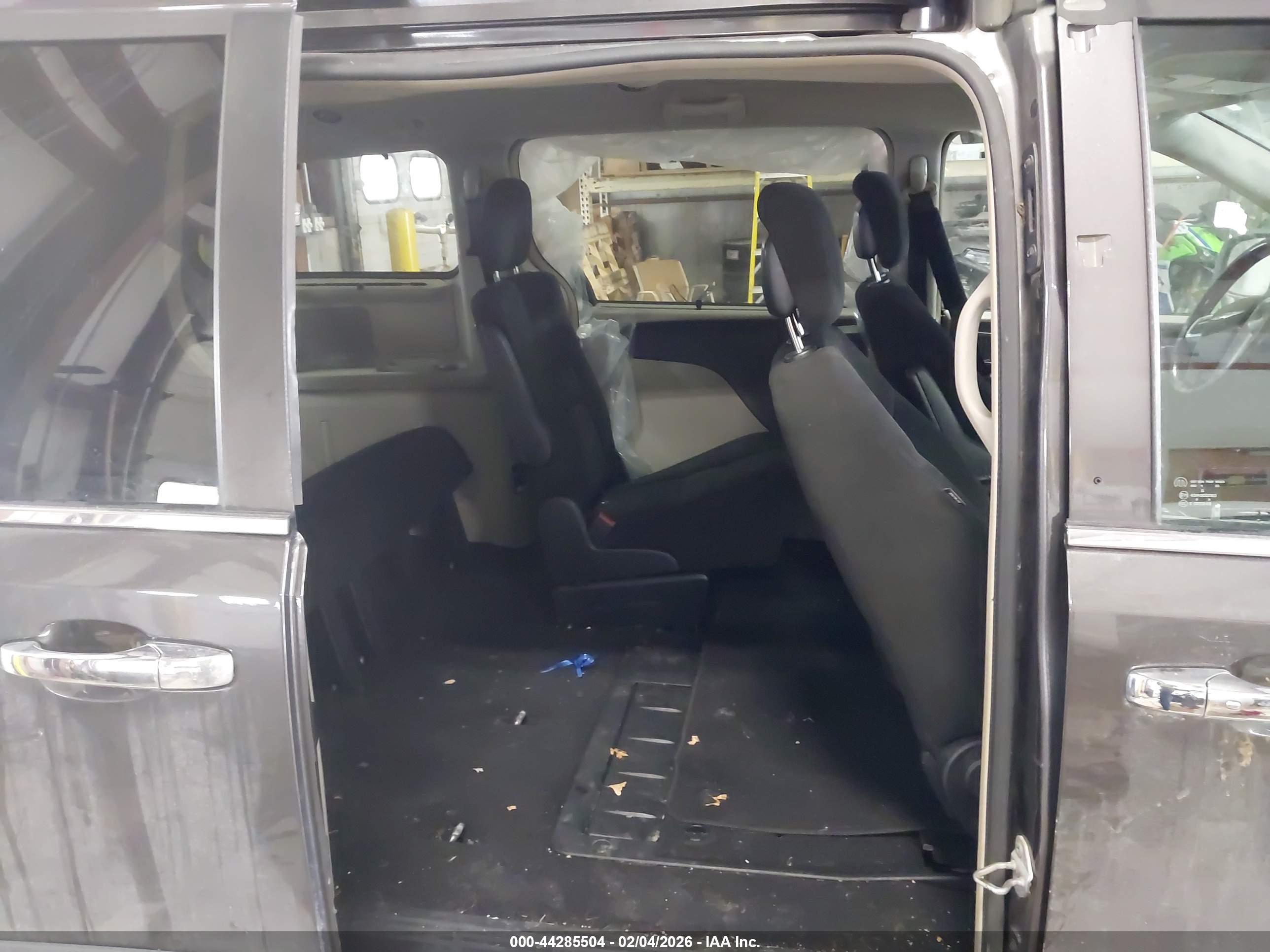 CHRYSLER TOWN image 8