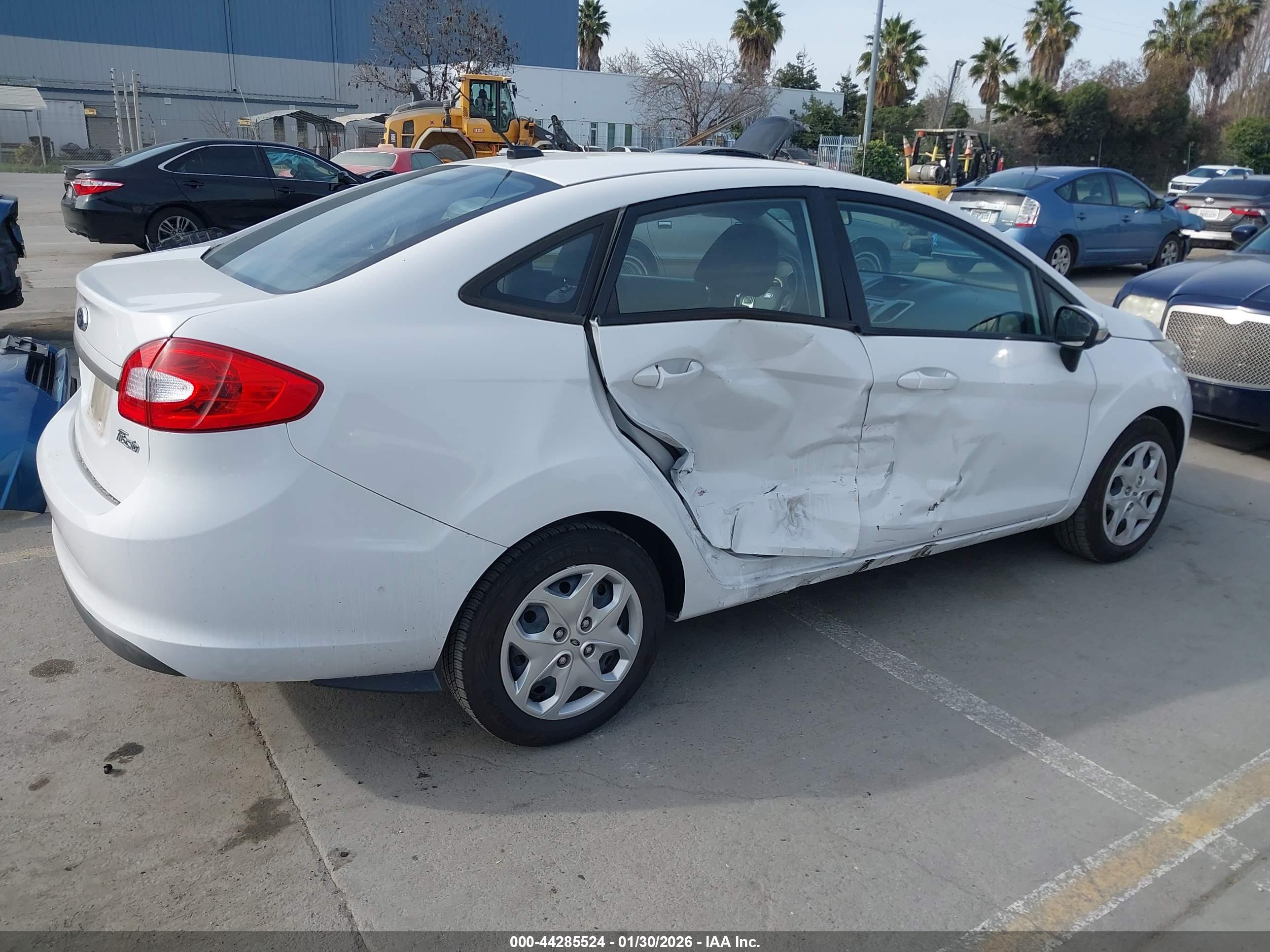 FORD FIESTA image 6